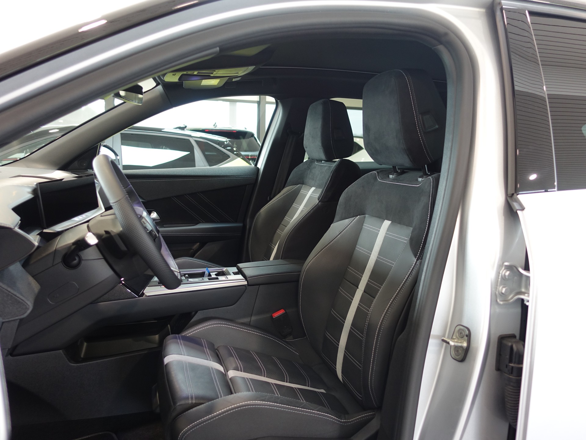 OPEL Grandland El. 73kWh Ultimate 4x4 8JAHRE GARANTIE-image-9