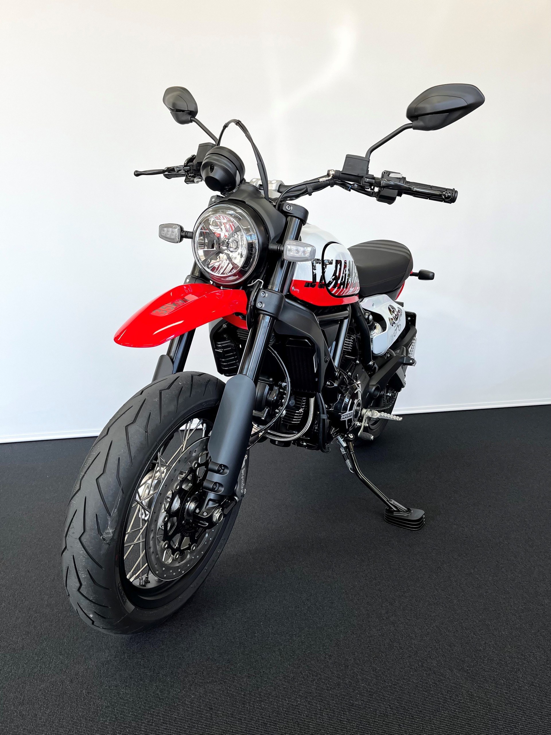 DUCATI SCRAMBLER URBAN MOTARD 35KW-showroom-element-3