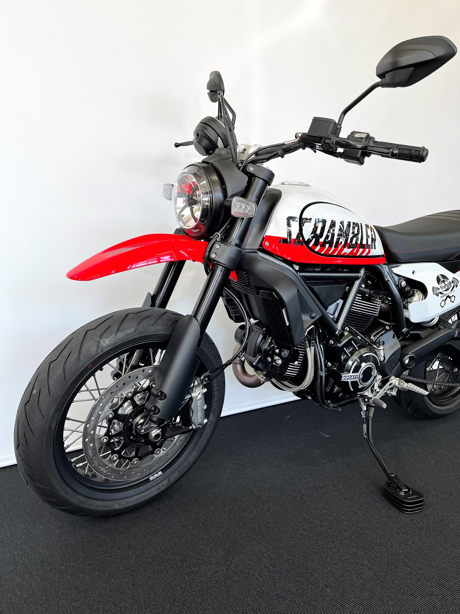 DUCATI SCRAMBLER URBAN MOTARD 35KW-showroom-element-1
