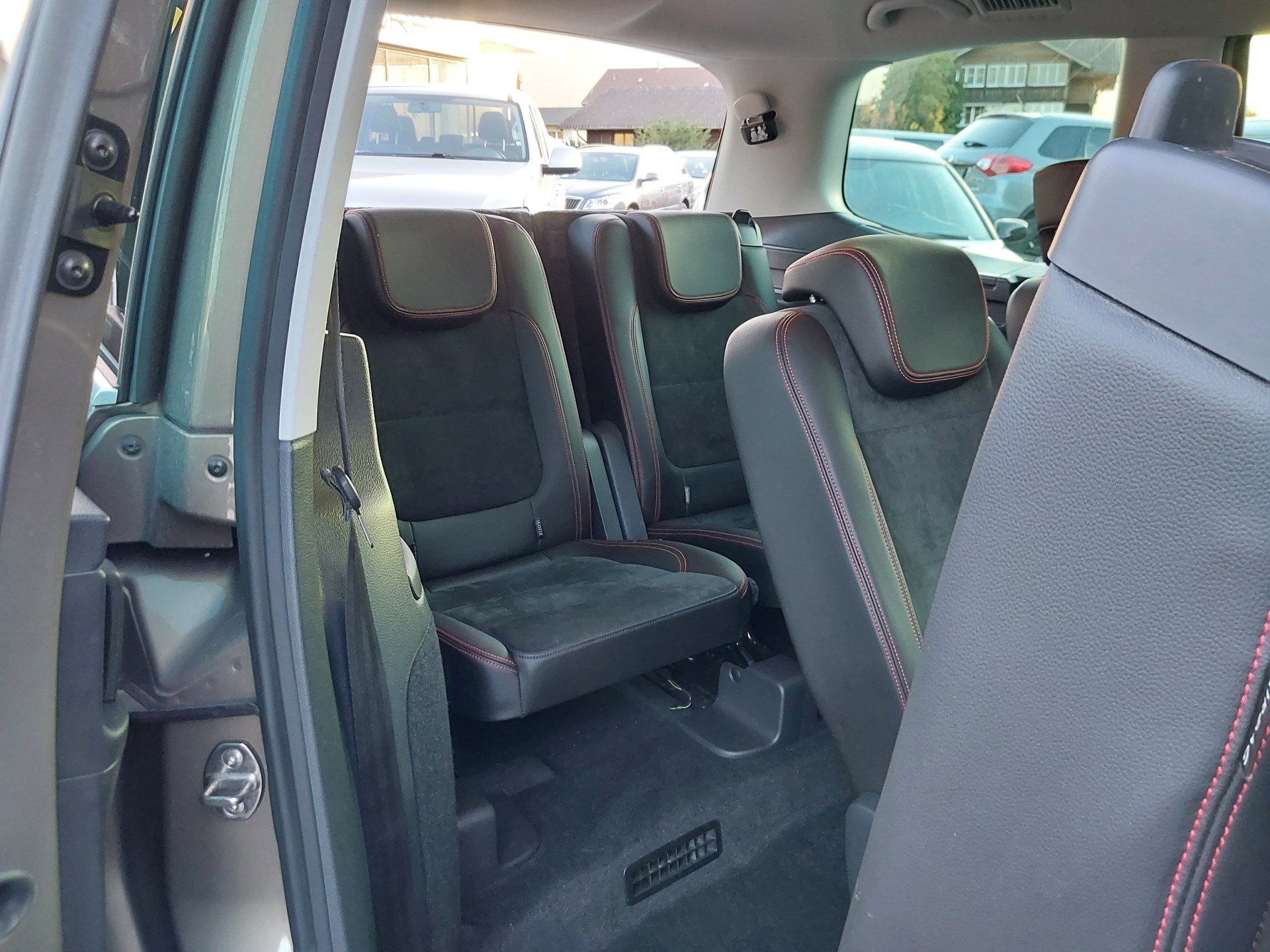 SEAT Alhambra 2.0 TSI FR Line DSG-image-8