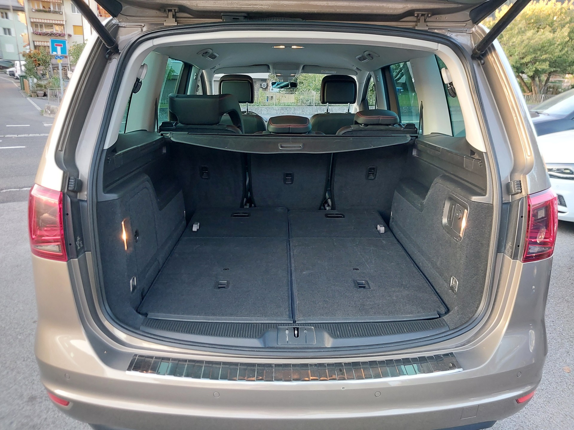SEAT Alhambra 2.0 TSI FR Line DSG-image-10