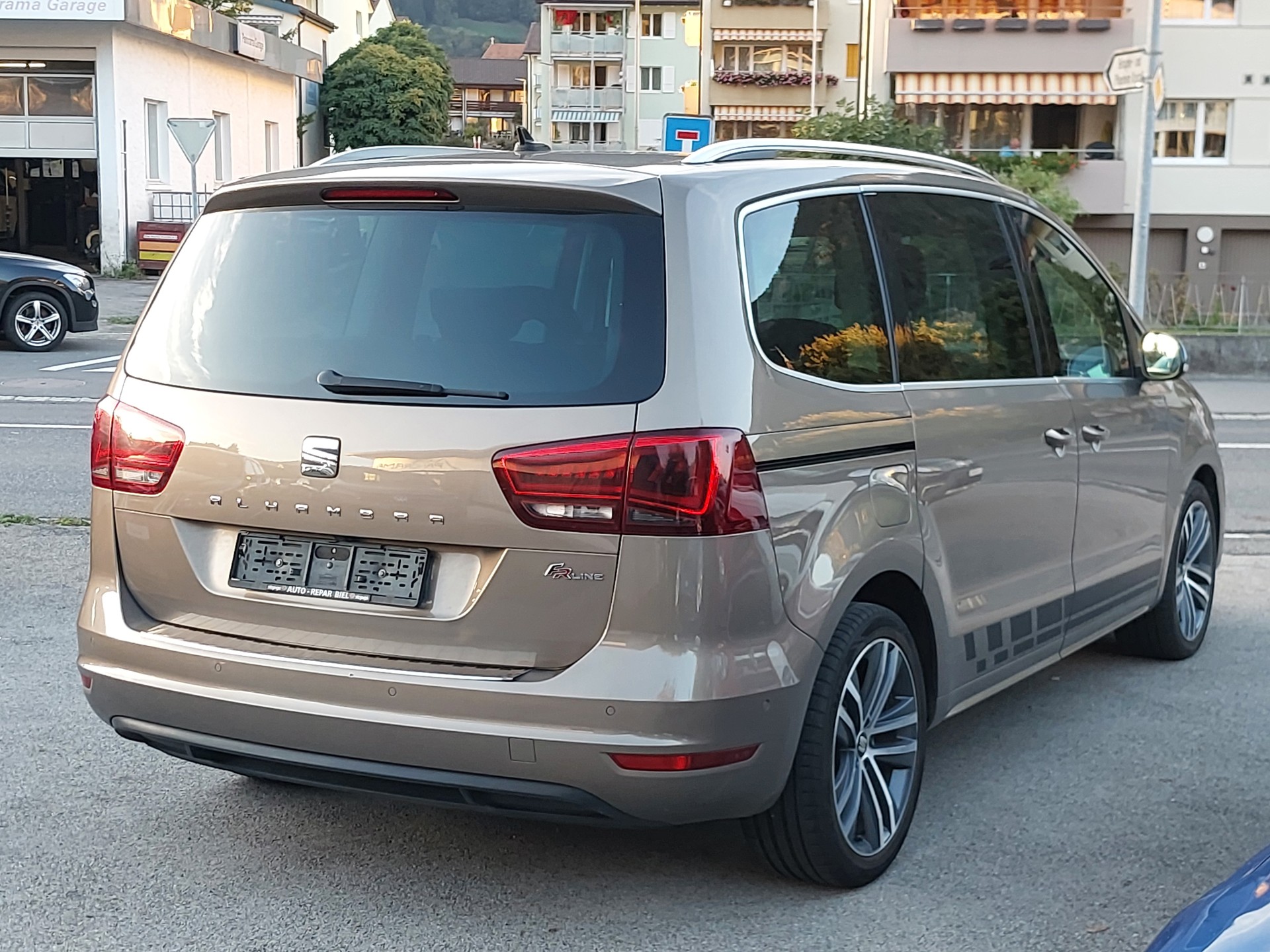 SEAT Alhambra 2.0 TSI FR Line DSG-image-2