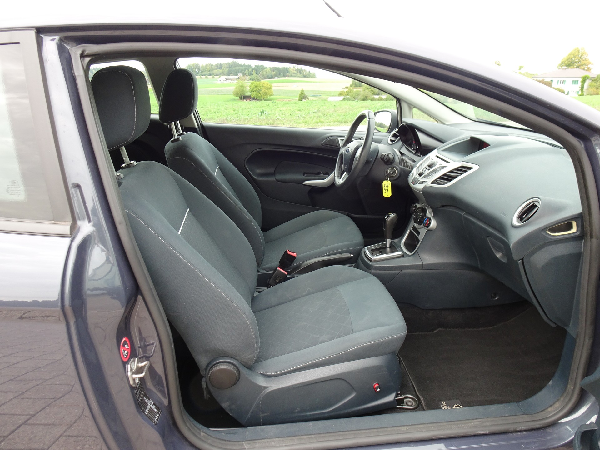 FORD Fiesta 1.4 16V Trend+ Automatic-image-6