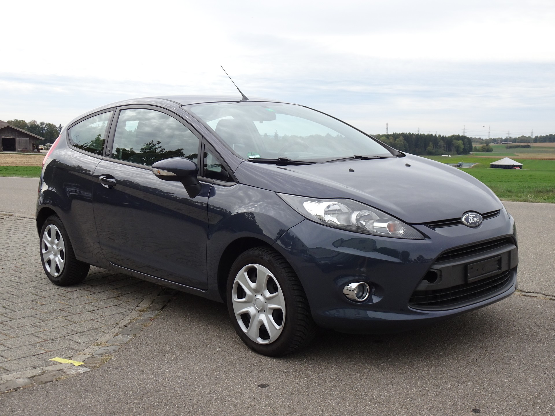 FORD Fiesta 1.4 16V Trend+ Automatic-image-4