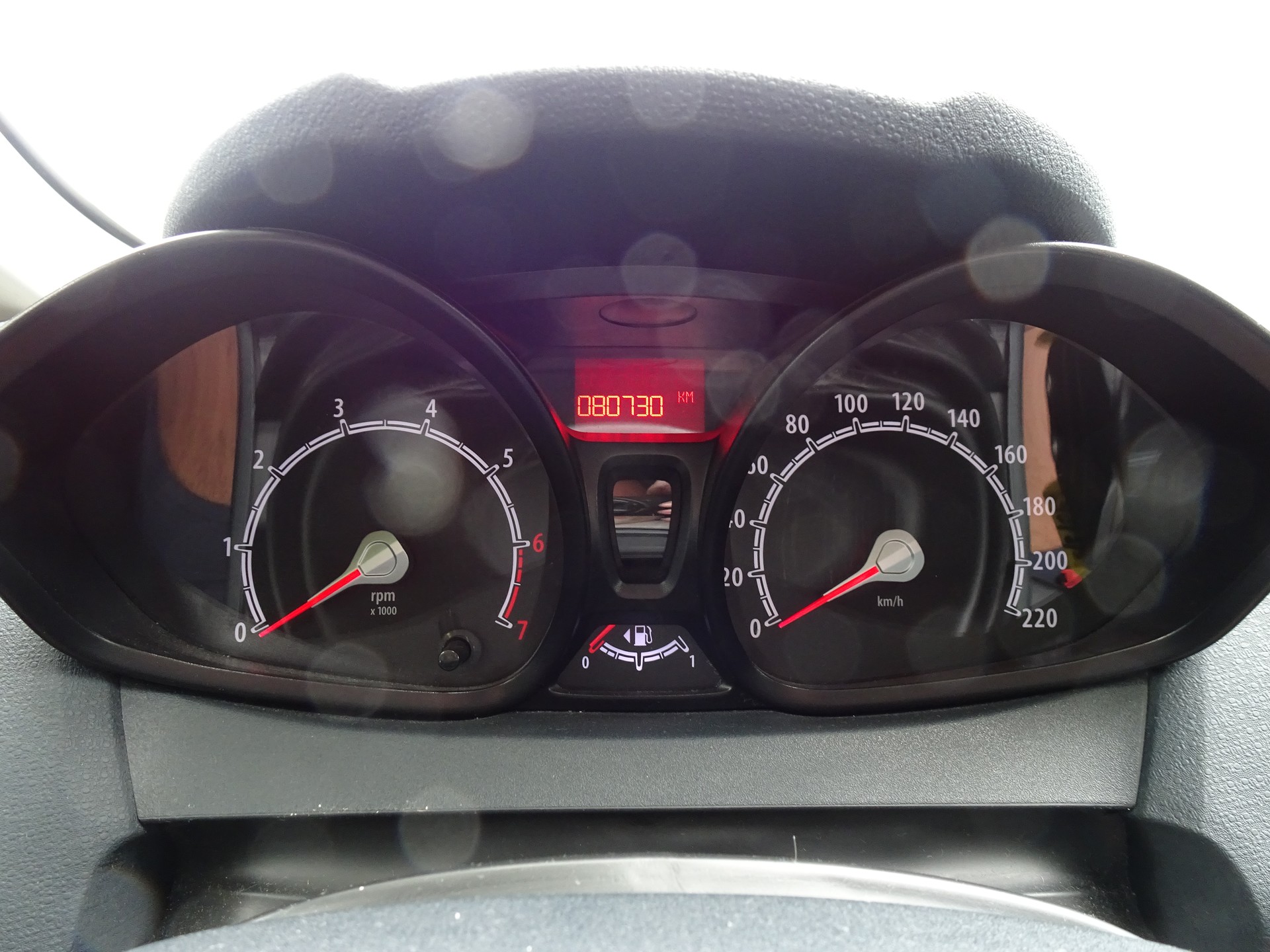 FORD Fiesta 1.4 16V Trend+ Automatic-image-9