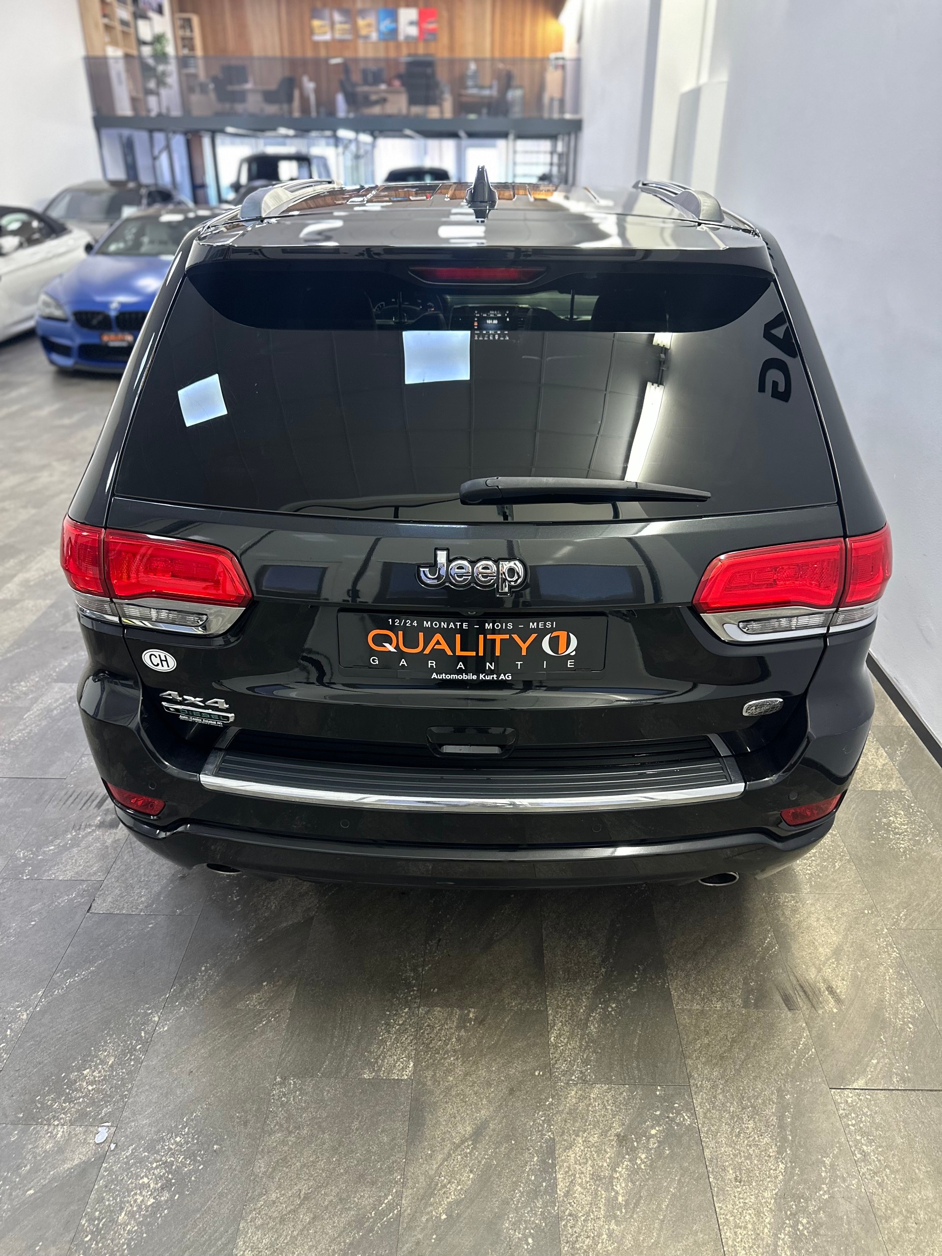 JEEP Grand Cherokee 3.0 CRD Overland Automatic-image-4