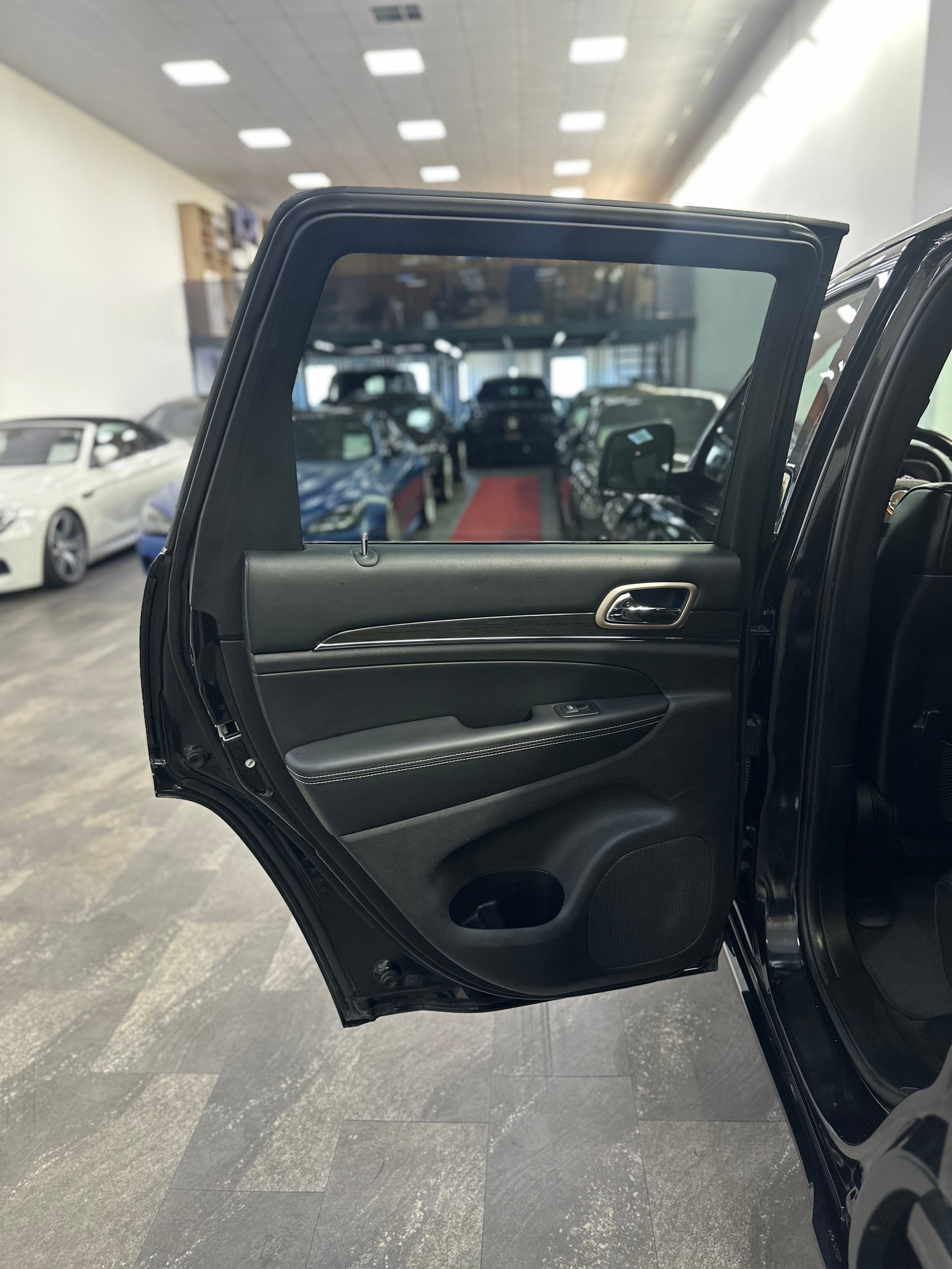JEEP Grand Cherokee 3.0 CRD Overland Automatic-image-13