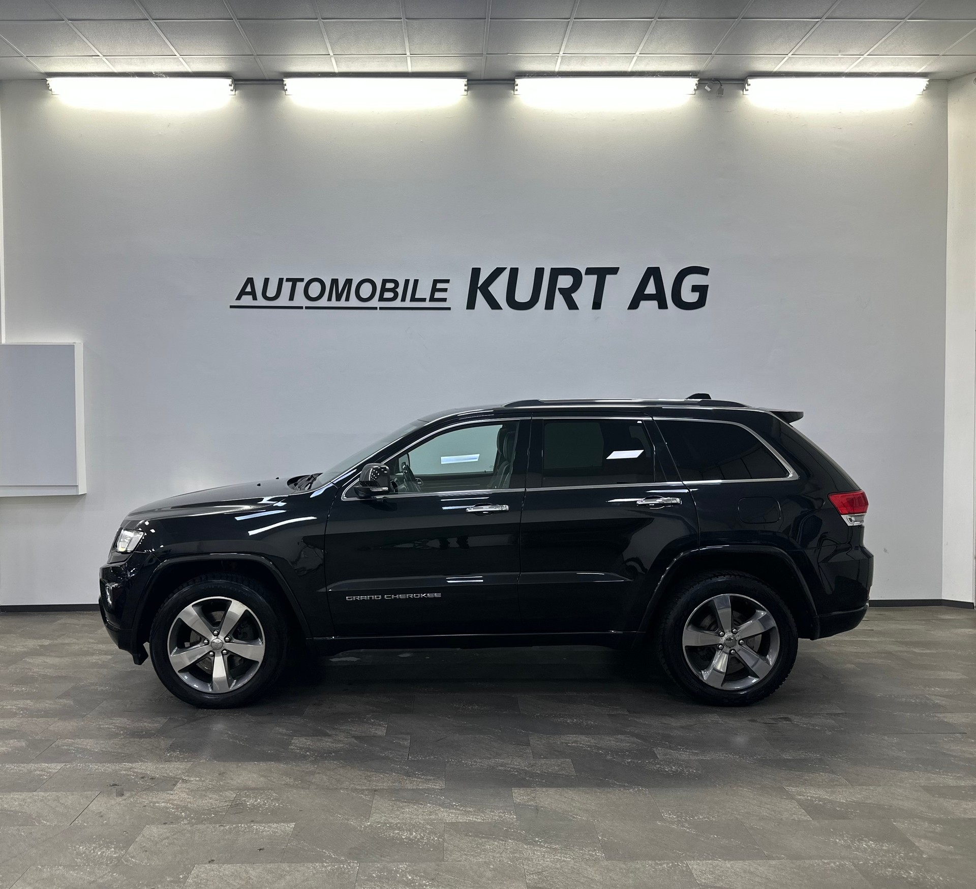 JEEP Grand Cherokee 3.0 CRD Overland Automatic-image-2