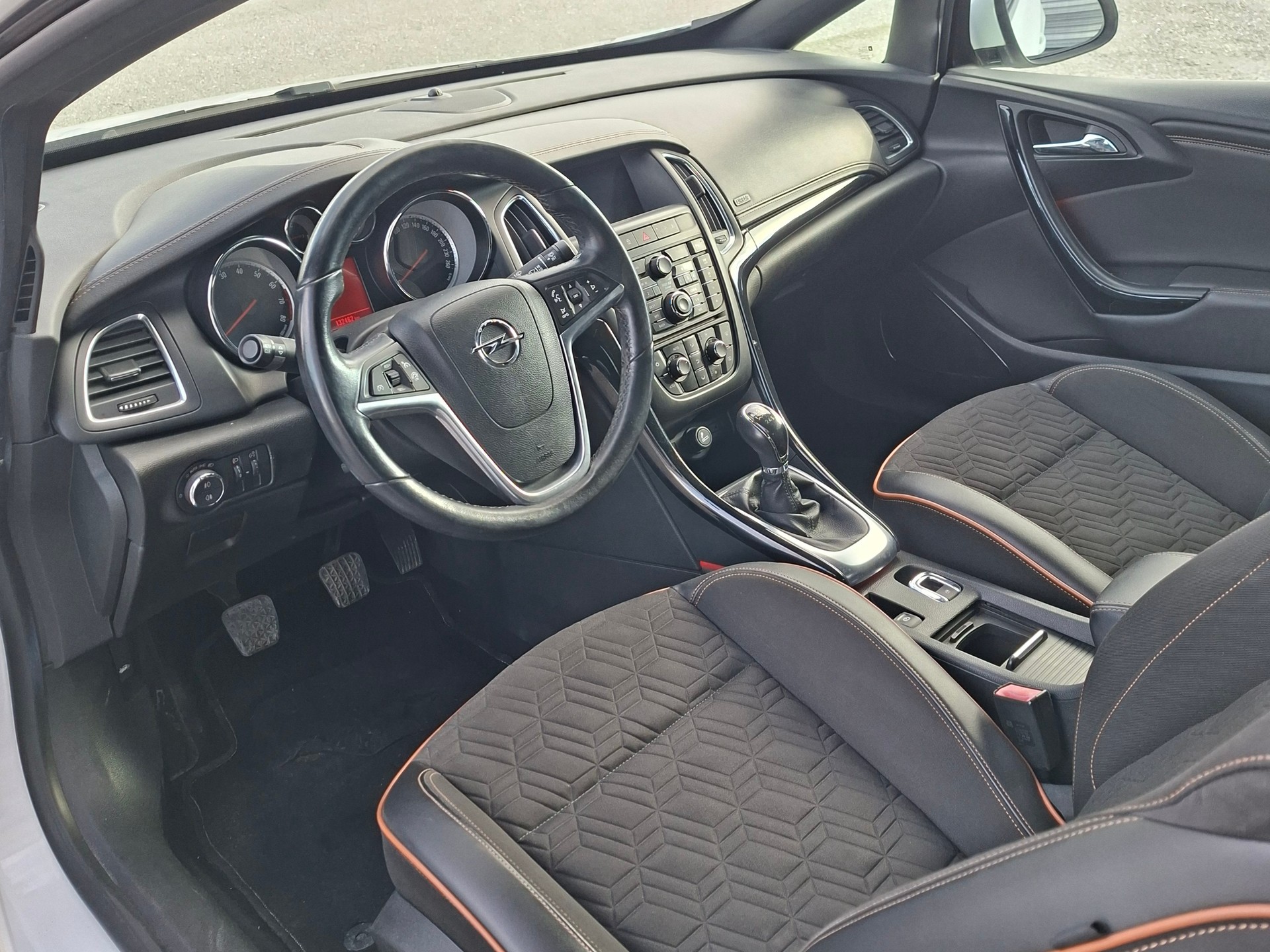 OPEL Cascada 1.4i 16V Turbo Cosmo-image-6