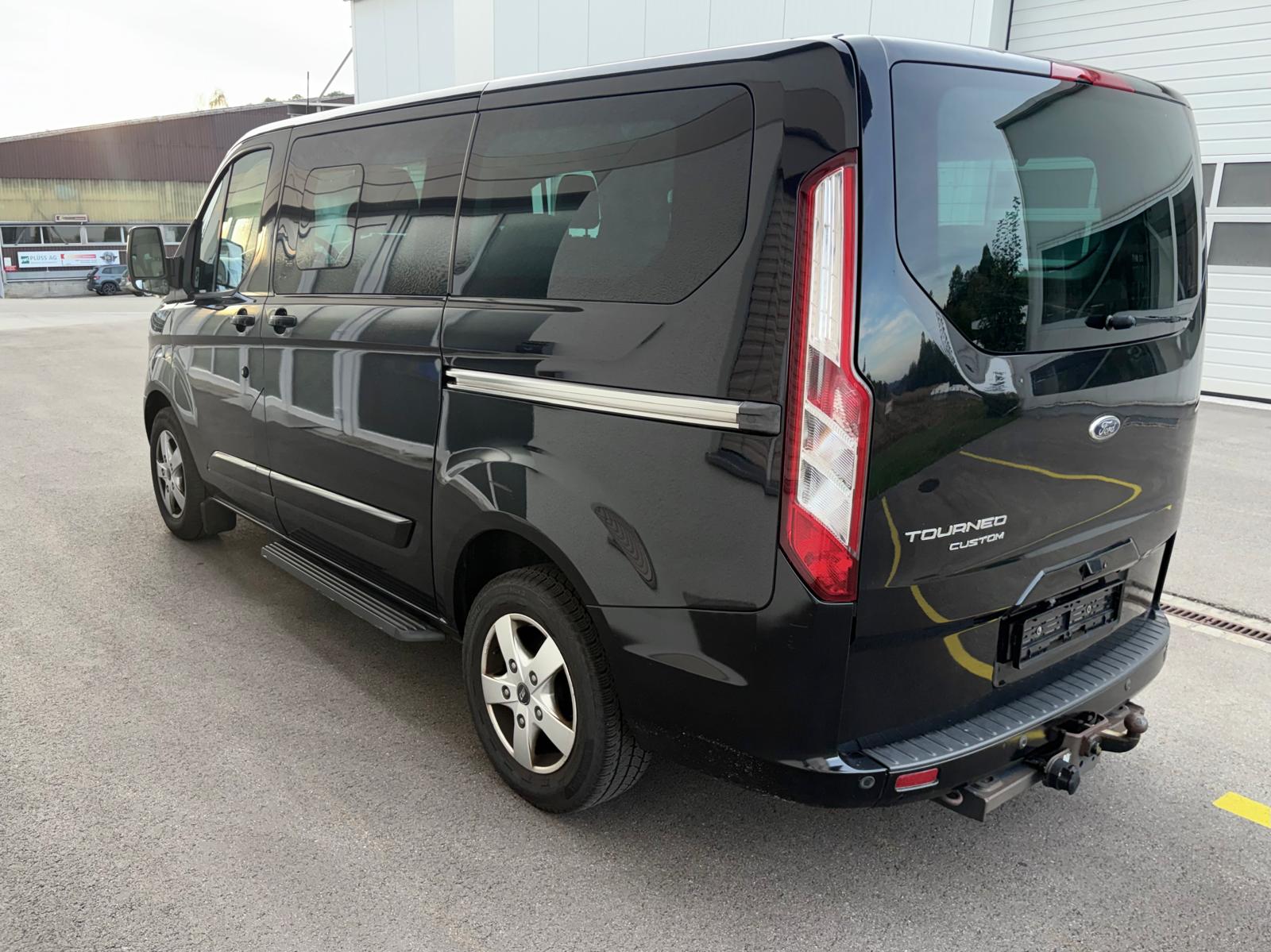 FORD Tourneo Custom 300 L1H1 Limited AHK 2200 KG-image-3