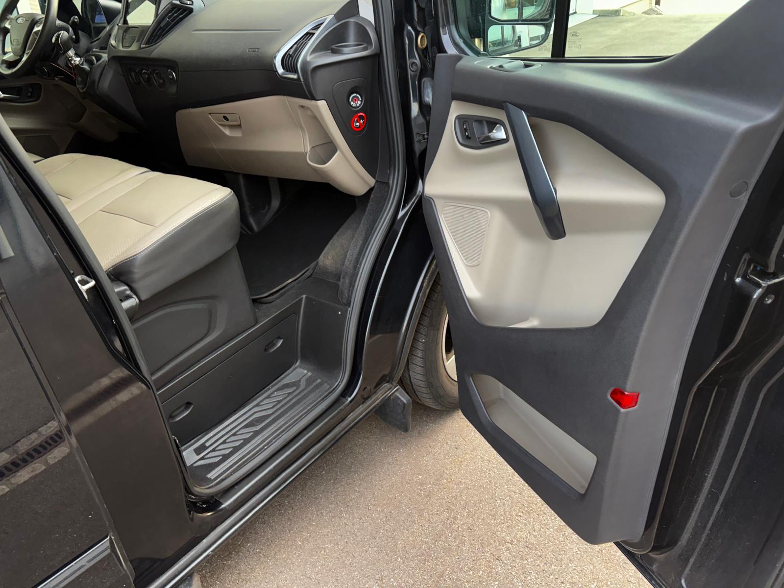 FORD Tourneo Custom 300 L1H1 Limited AHK 2200 KG-image-9