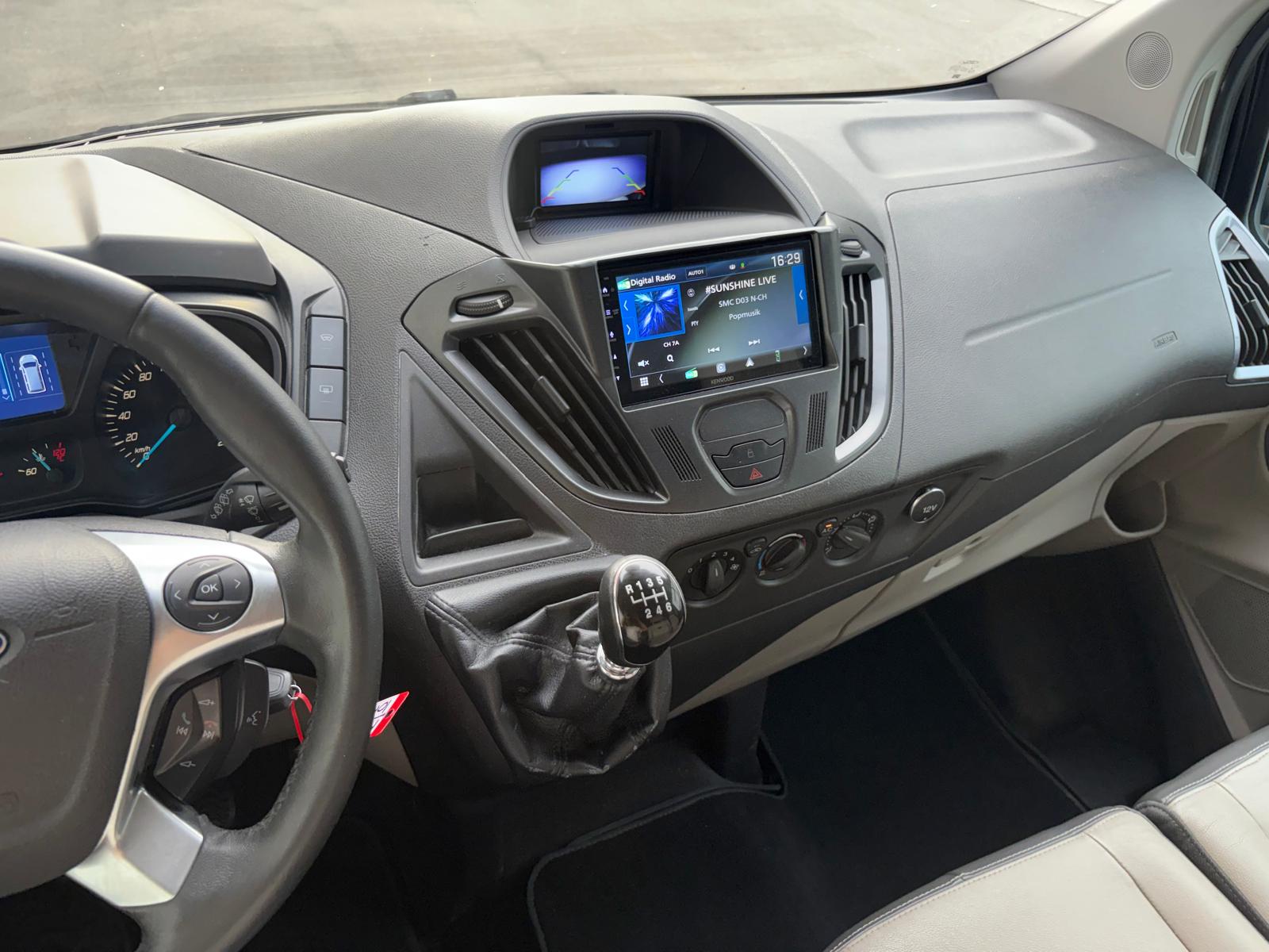 FORD Tourneo Custom 300 L1H1 Limited AHK 2200 KG-image-6