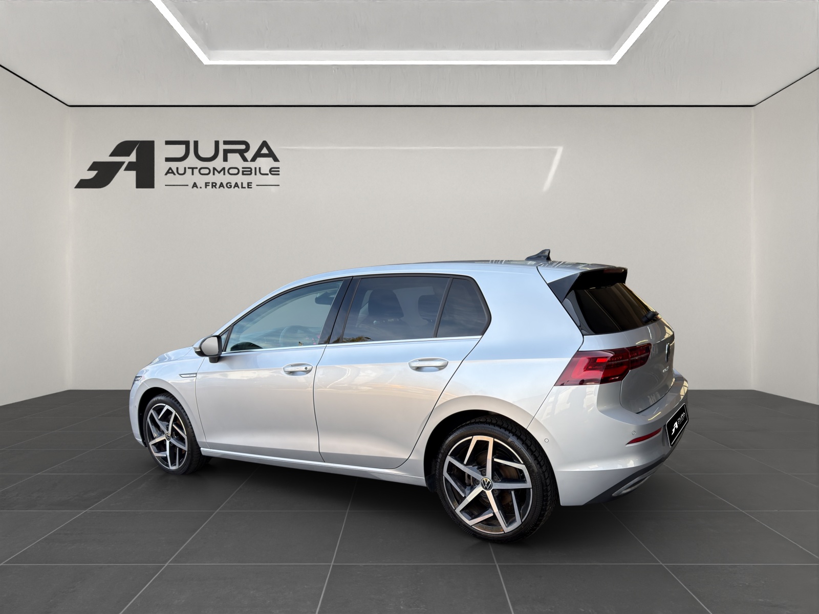 VW Golf VIII 2.0 TSI Style DSG 4motion-image-4
