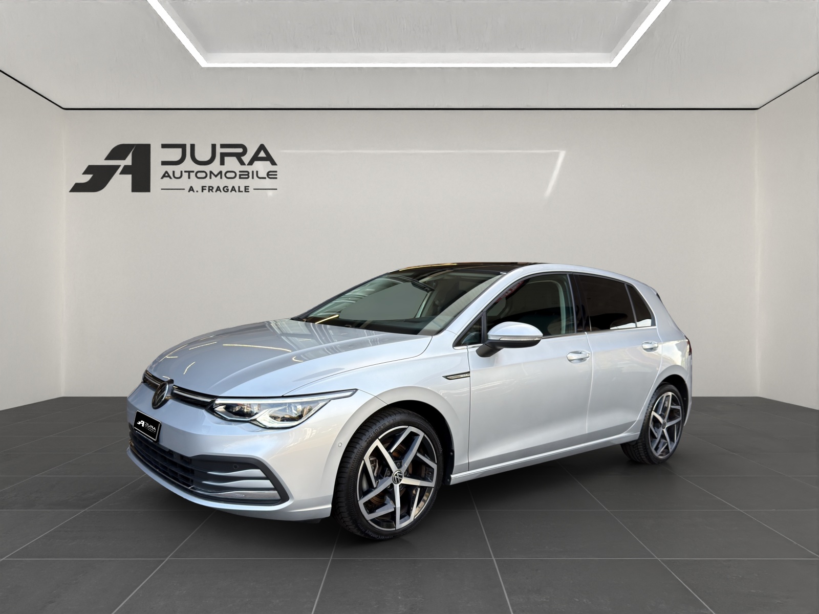 VW Golf VIII 2.0 TSI Style DSG 4motion-image-1