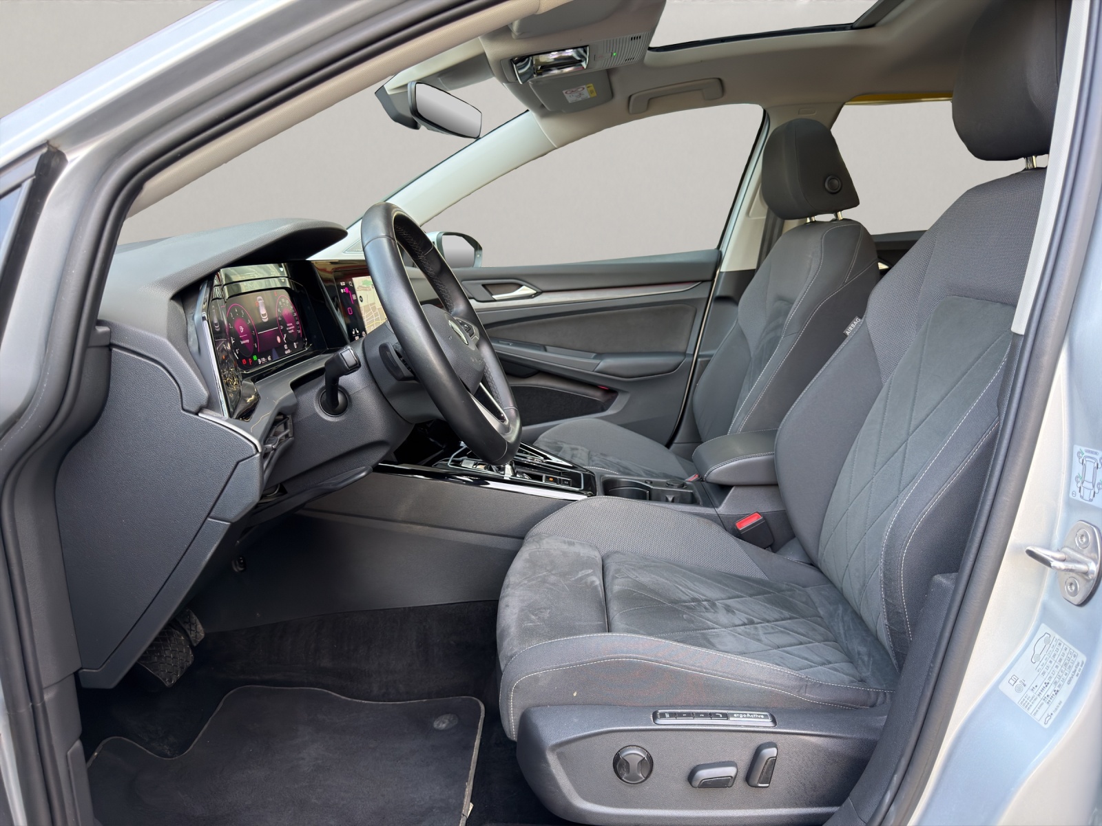 VW Golf VIII 2.0 TSI Style DSG 4motion-image-9