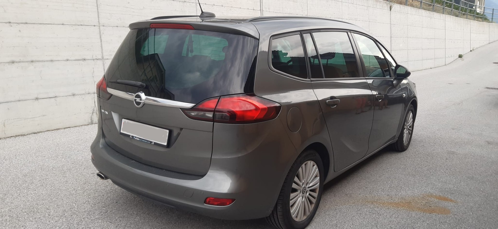 OPEL ZAFIRA-image-1