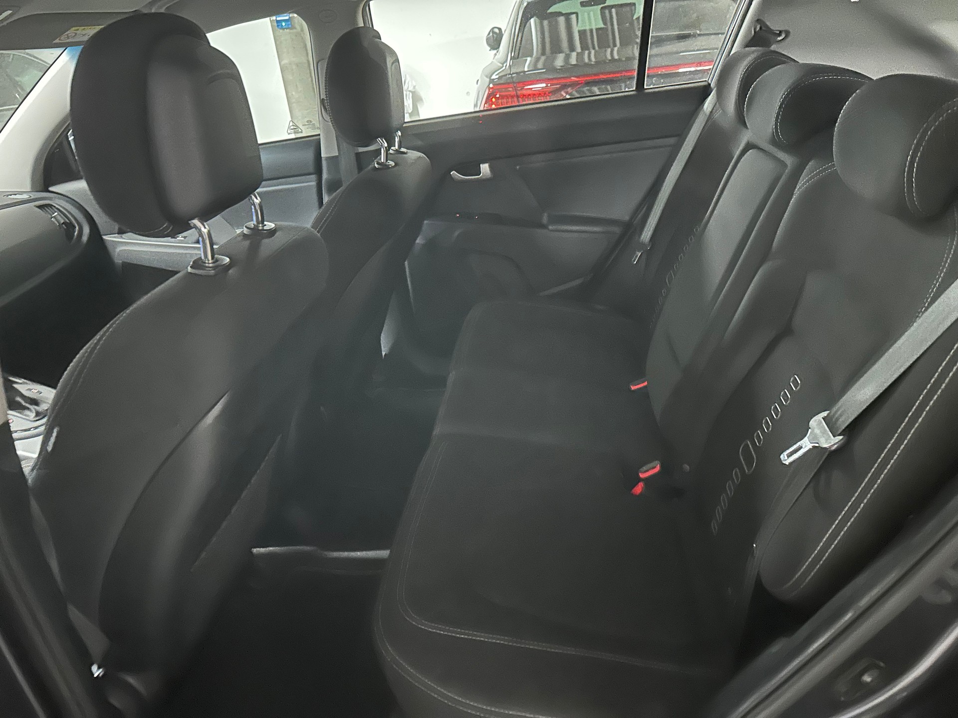 KIA Sportage 2.0 CRDi Trend 4WD Automatic-image-6