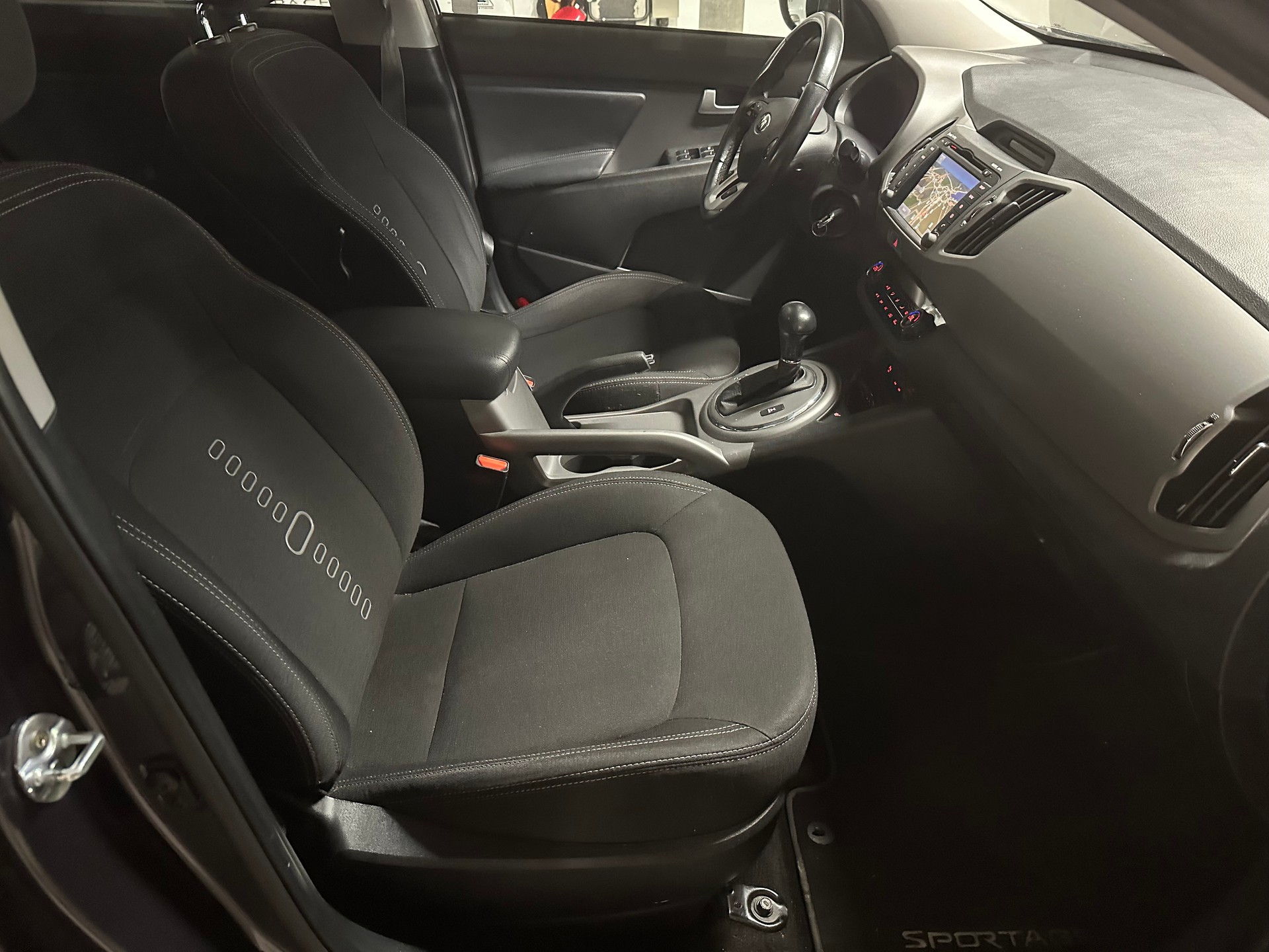 KIA Sportage 2.0 CRDi Trend 4WD Automatic-image-5