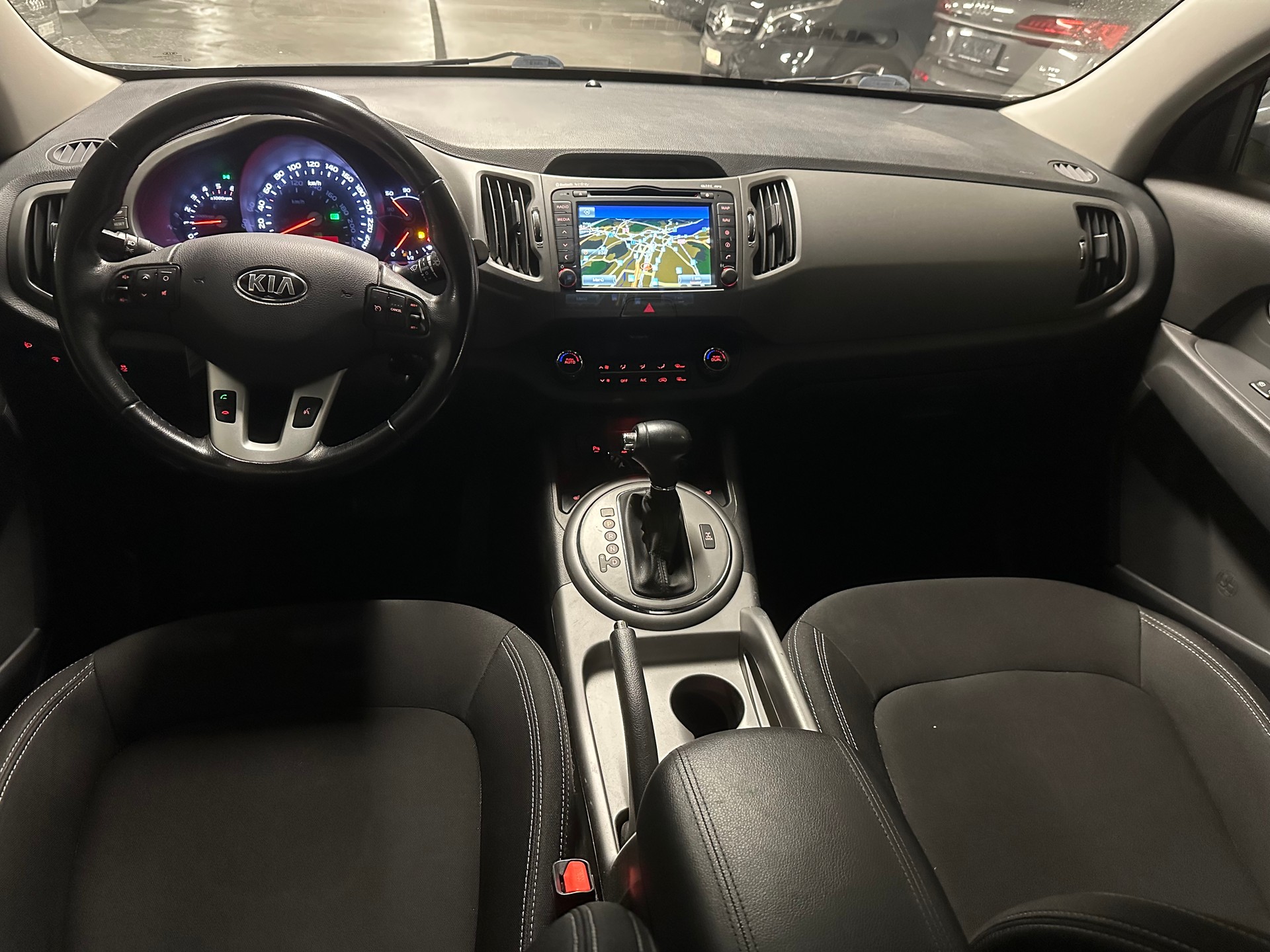 KIA Sportage 2.0 CRDi Trend 4WD Automatic-image-8
