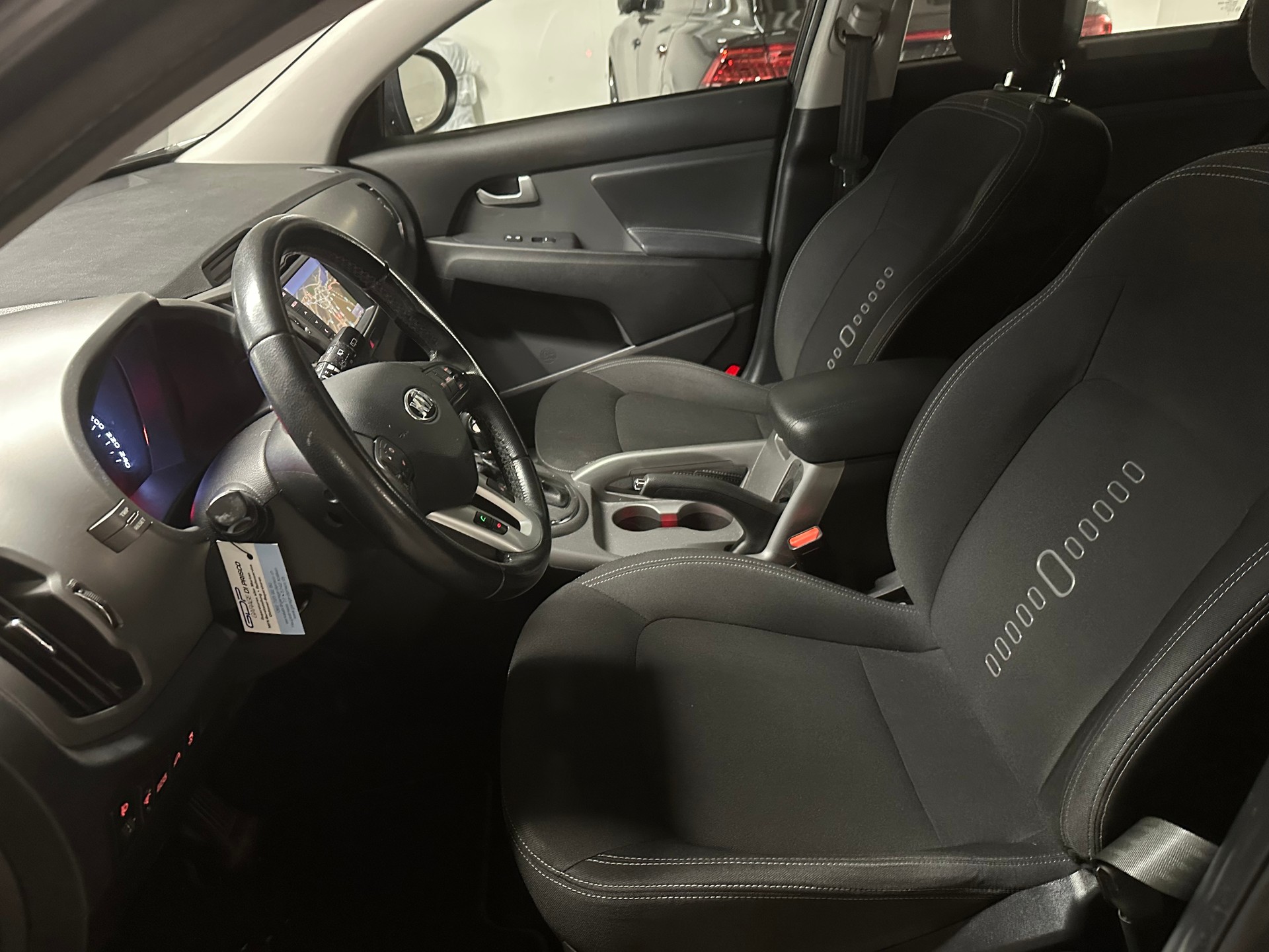 KIA Sportage 2.0 CRDi Trend 4WD Automatic-image-4