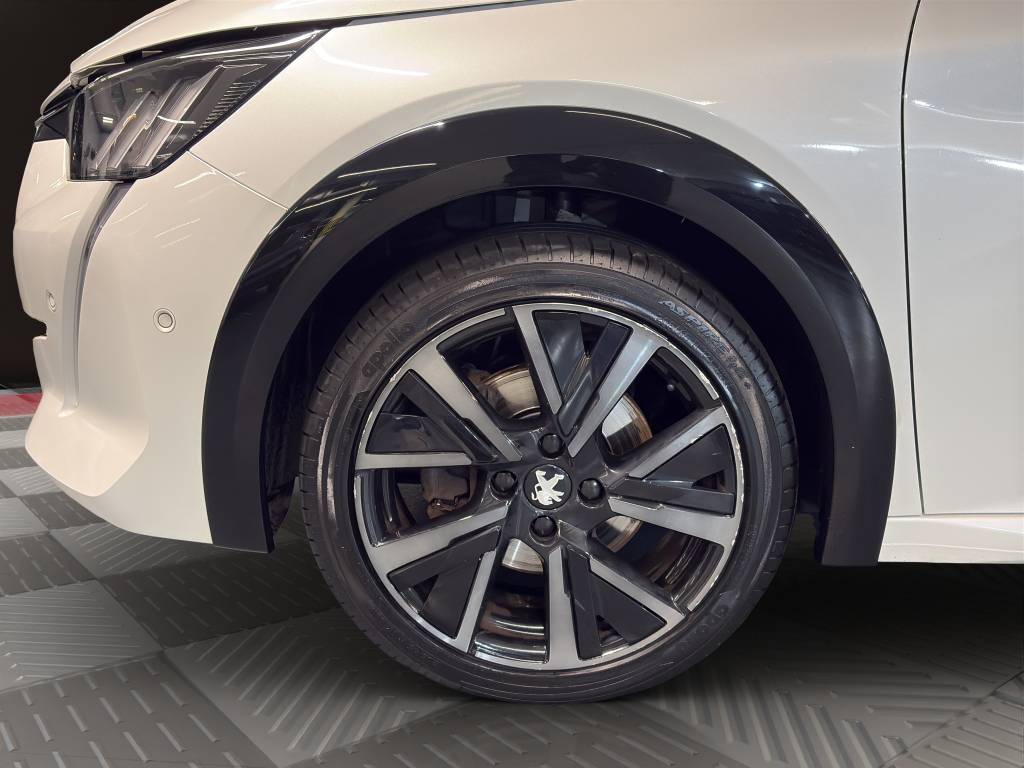 PEUGEOT 208 1.2 PureTech GT Pack-image-11