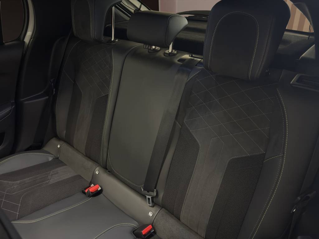 PEUGEOT 208 1.2 PureTech GT Pack-image-8