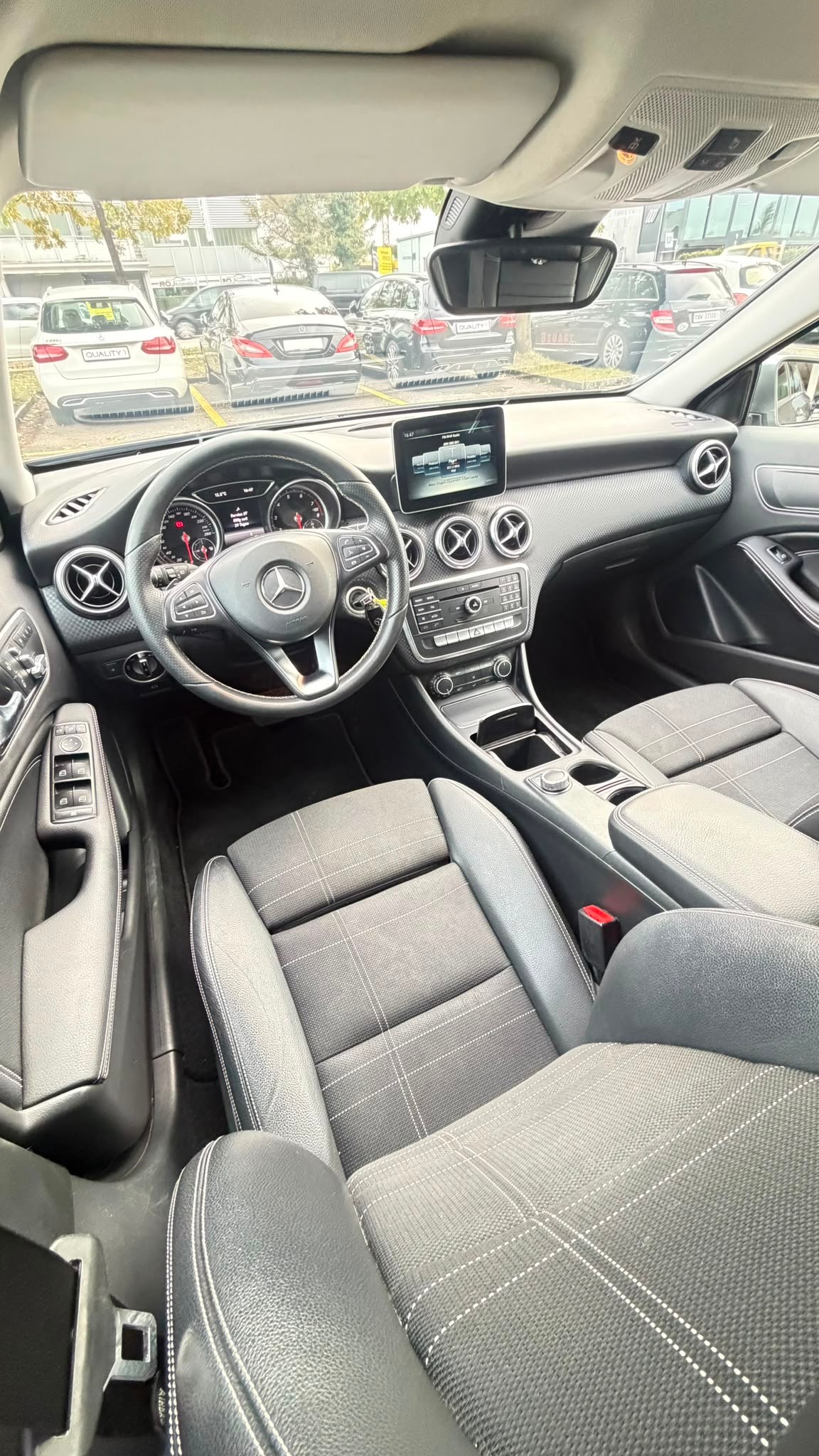 MERCEDES-BENZ A 220 Urban 4Matic 7G-DCT-image-13
