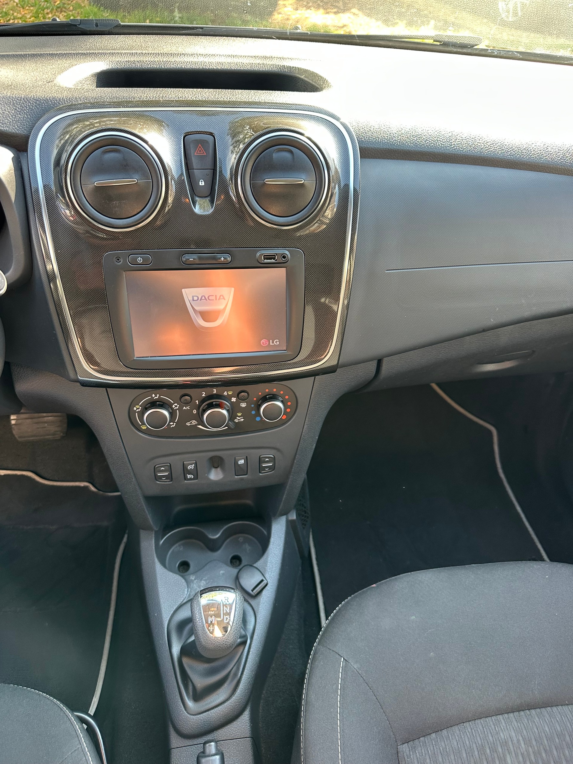 DACIA Sandero Tce 90 Ambiance Automatic-image-10
