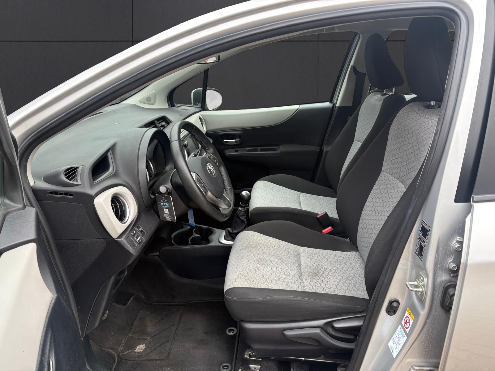 TOYOTA Yaris 1.33 Sol-image-1