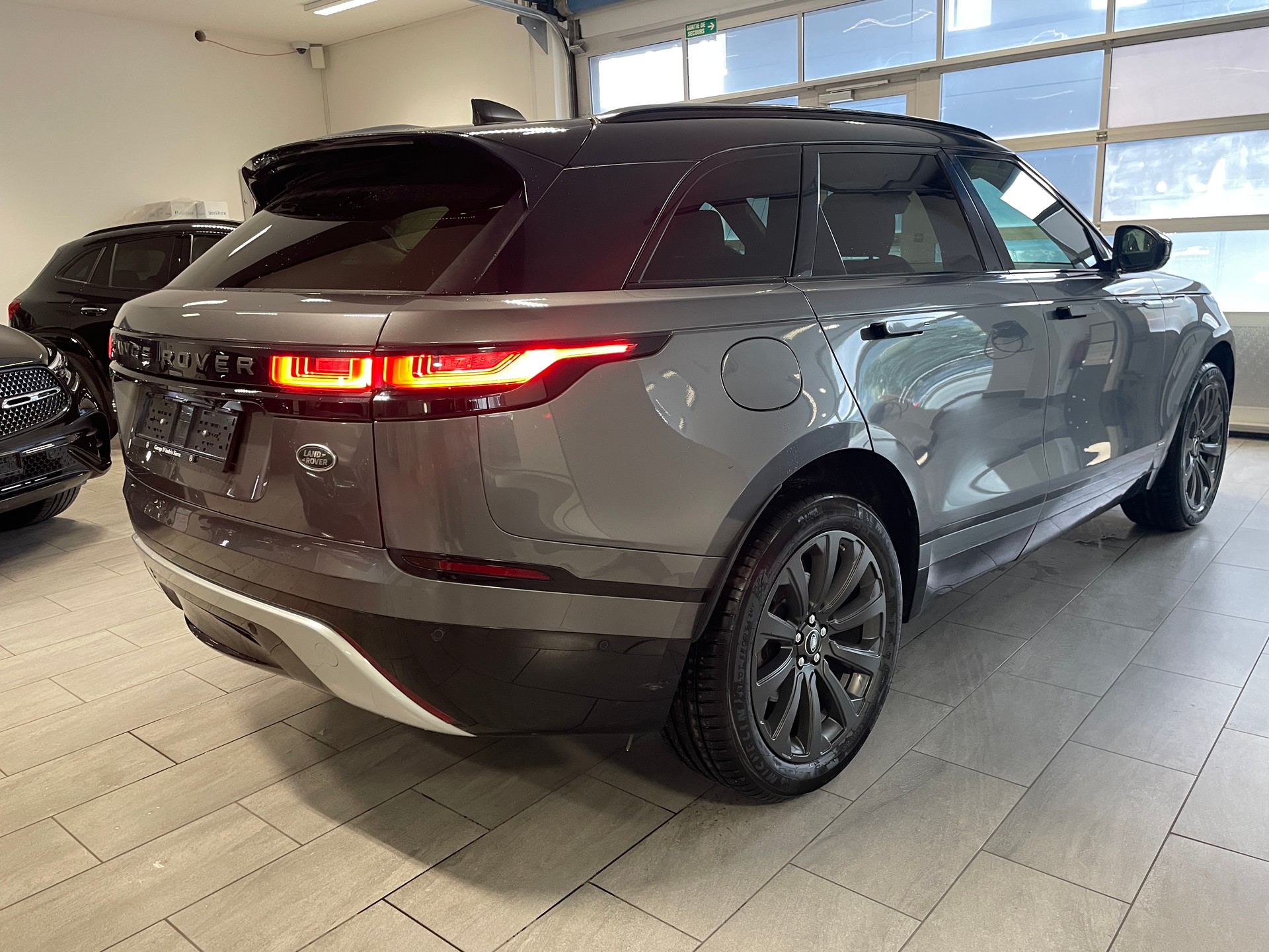 LAND ROVER Range Rover Velar R-Dynamic P 250 SE Automatic-image-5