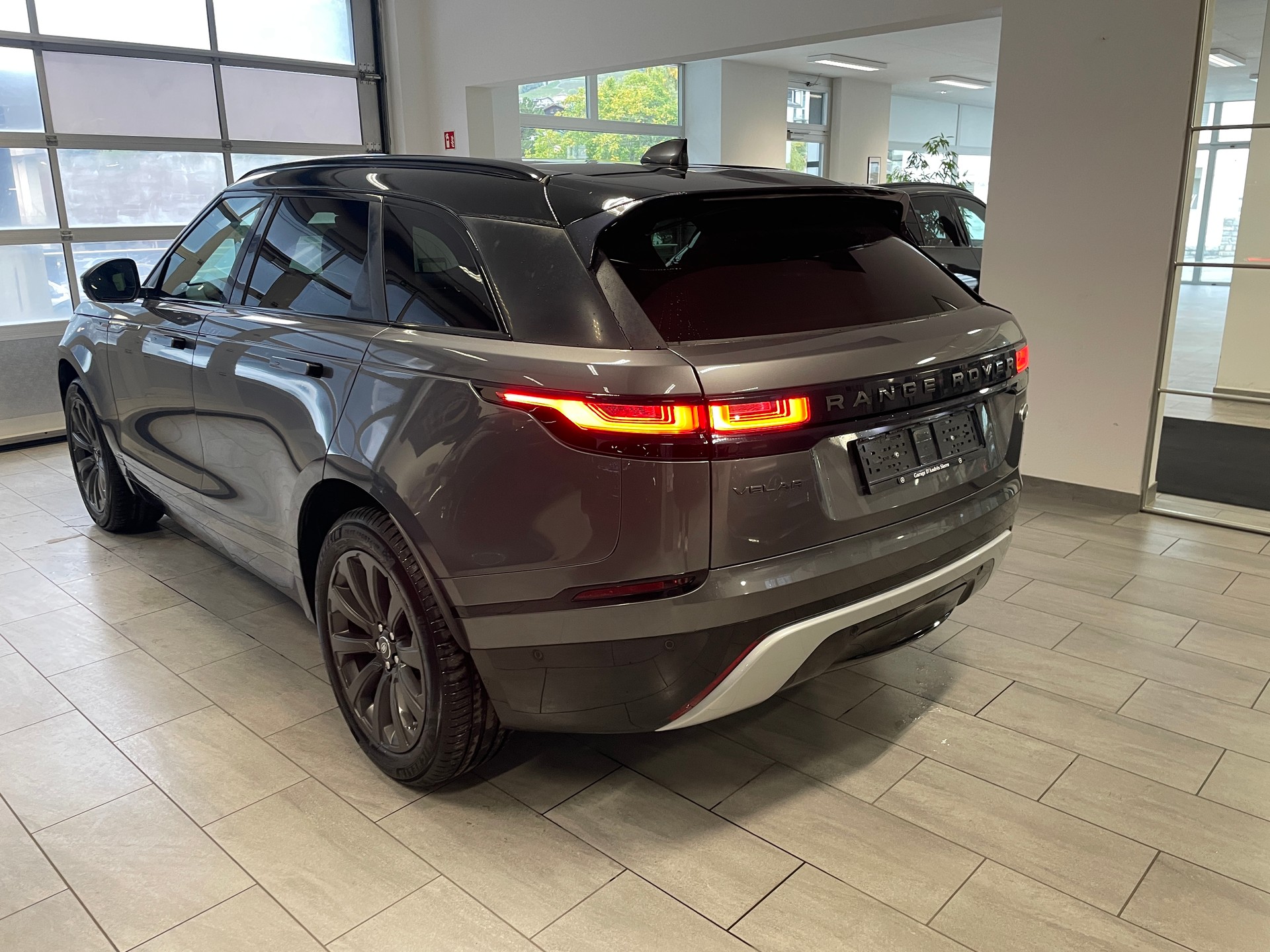 LAND ROVER Range Rover Velar R-Dynamic P 250 SE Automatic-image-4