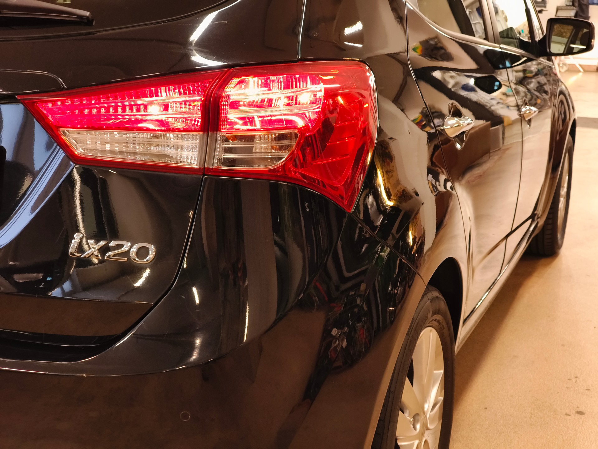 HYUNDAI iX20 1.6 Premium Automatic-image-10