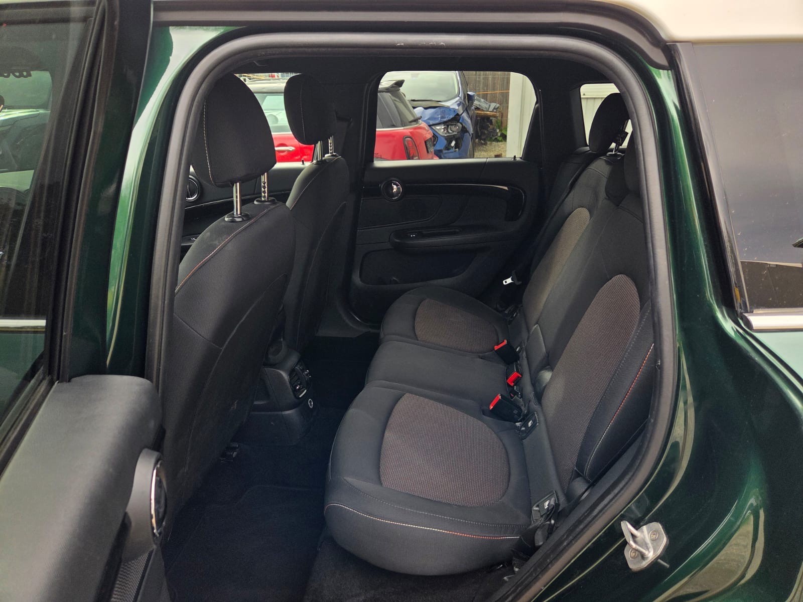 MINI Countryman Cooper D FWD Steptronic-image-13