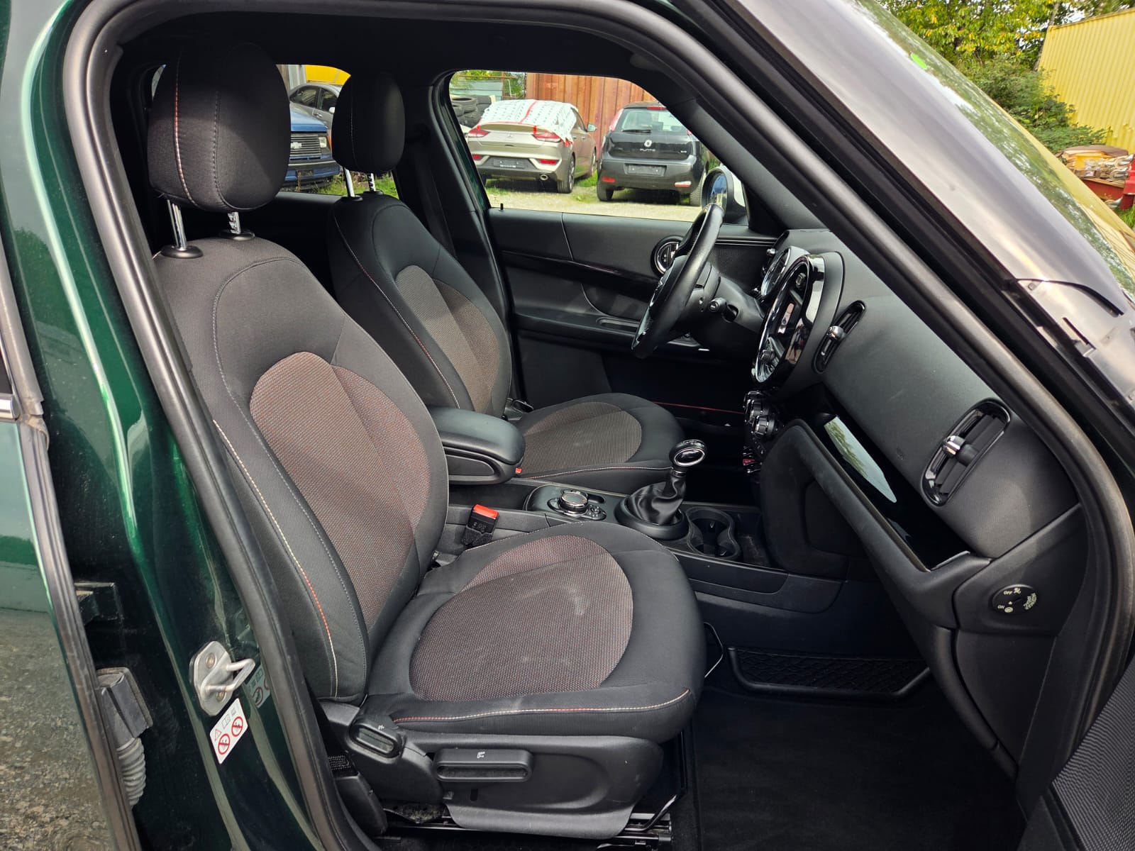 MINI Countryman Cooper D FWD Steptronic-image-12