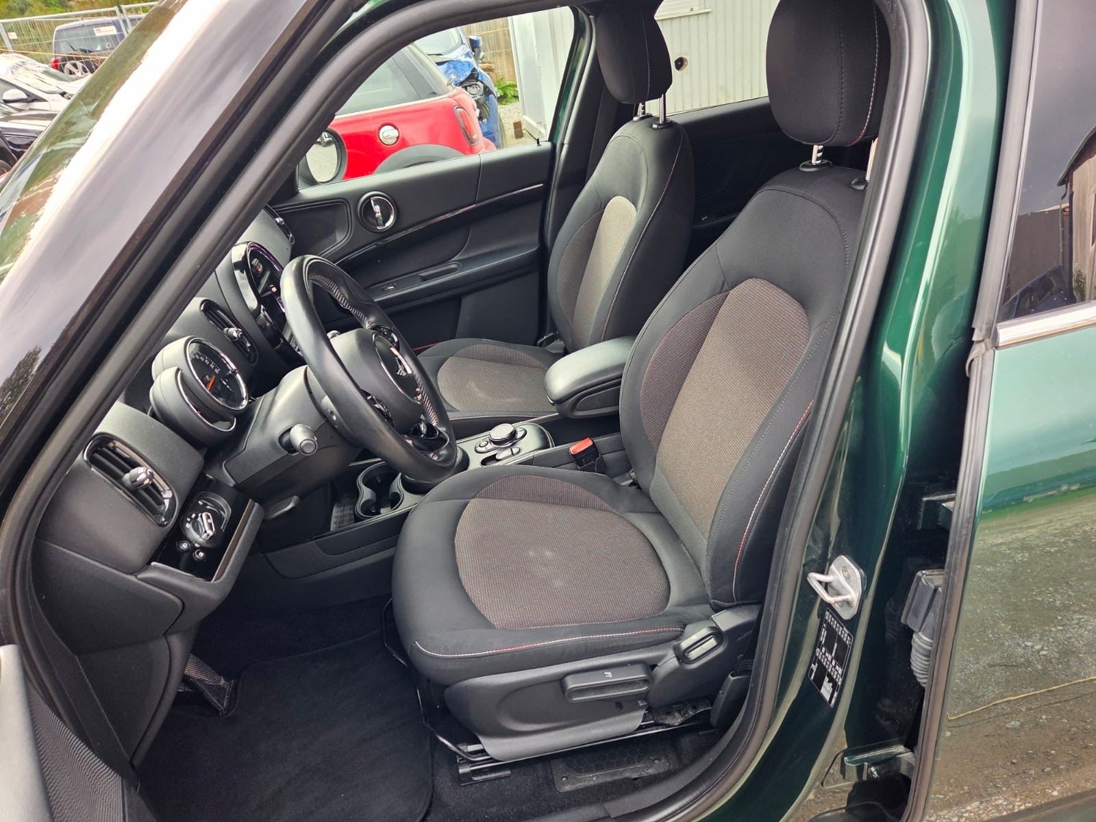 MINI Countryman Cooper D FWD Steptronic-image-9