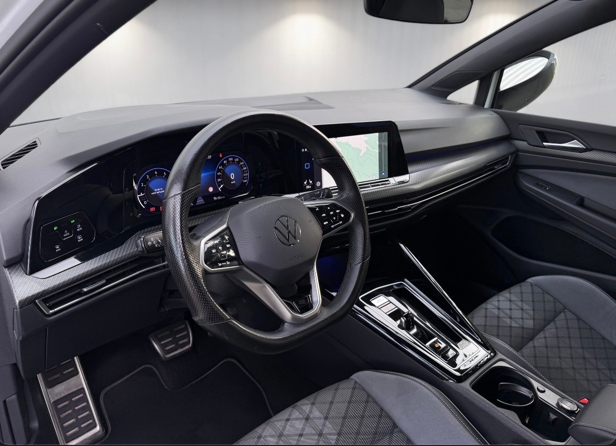 VW Golf 1.5 eTSI mHEV ACT R-Line DSG-image-9
