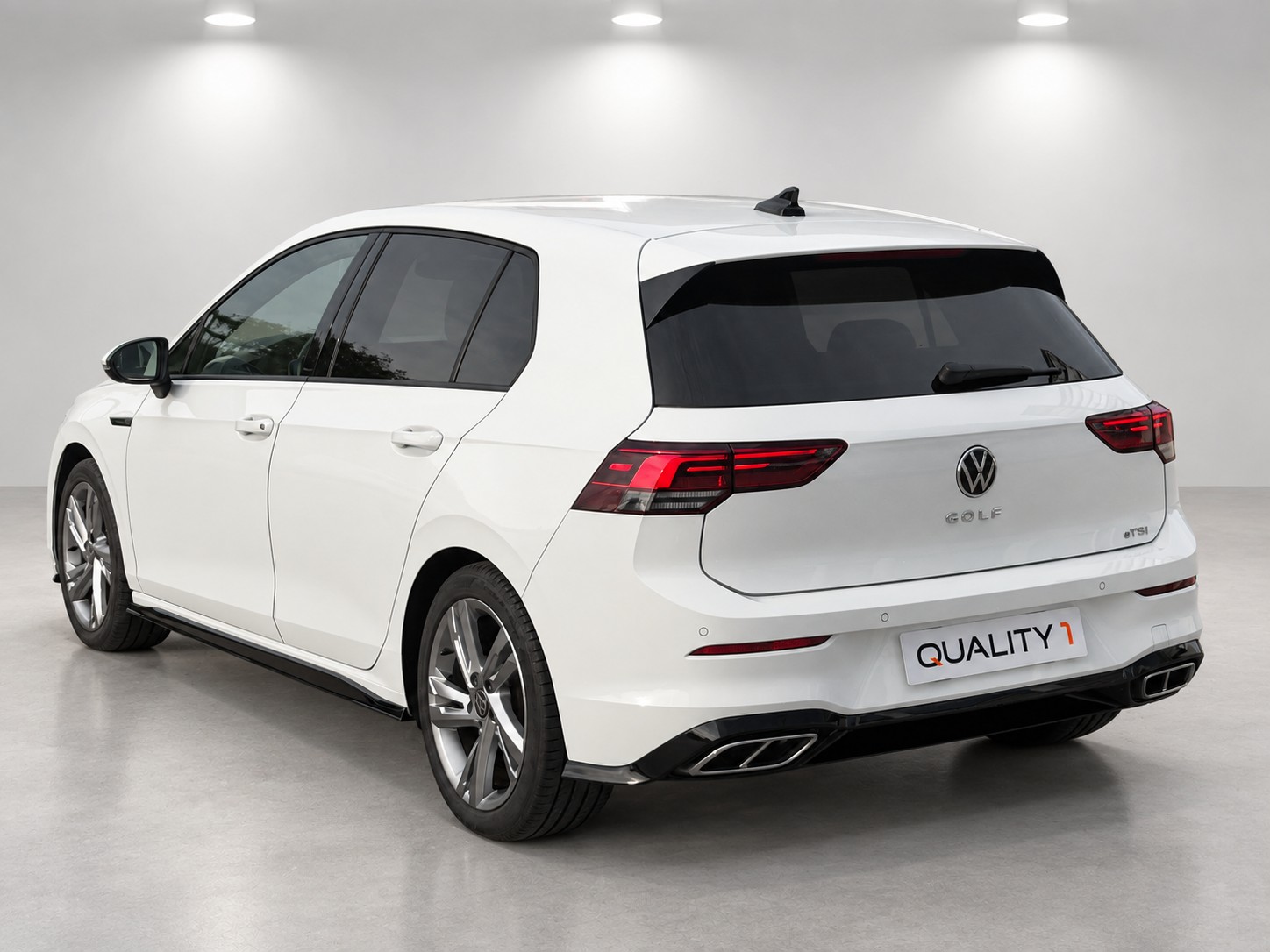VW Golf 1.5 eTSI mHEV ACT R-Line DSG-image-4