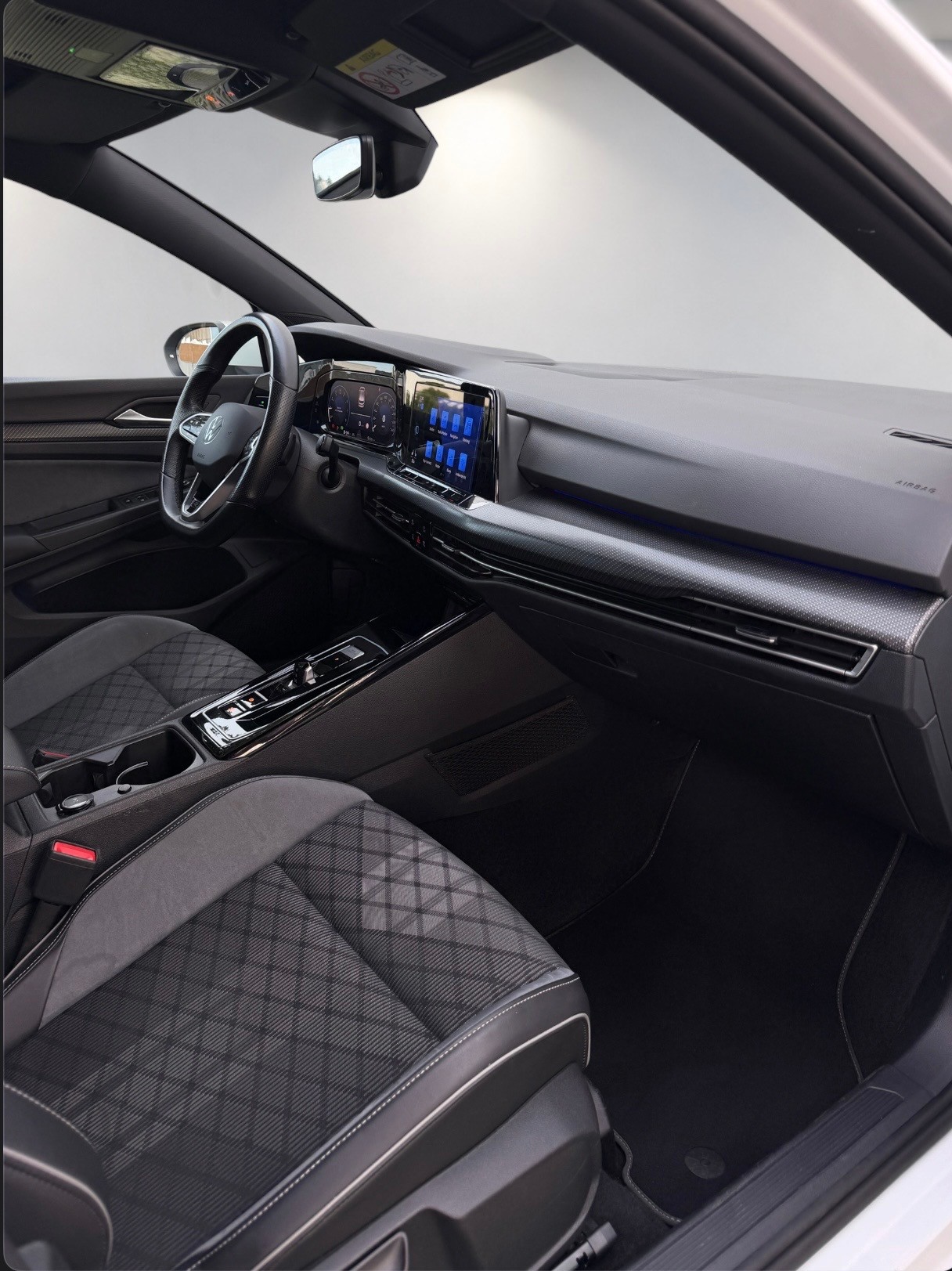 VW Golf 1.5 eTSI mHEV ACT R-Line DSG-image-18