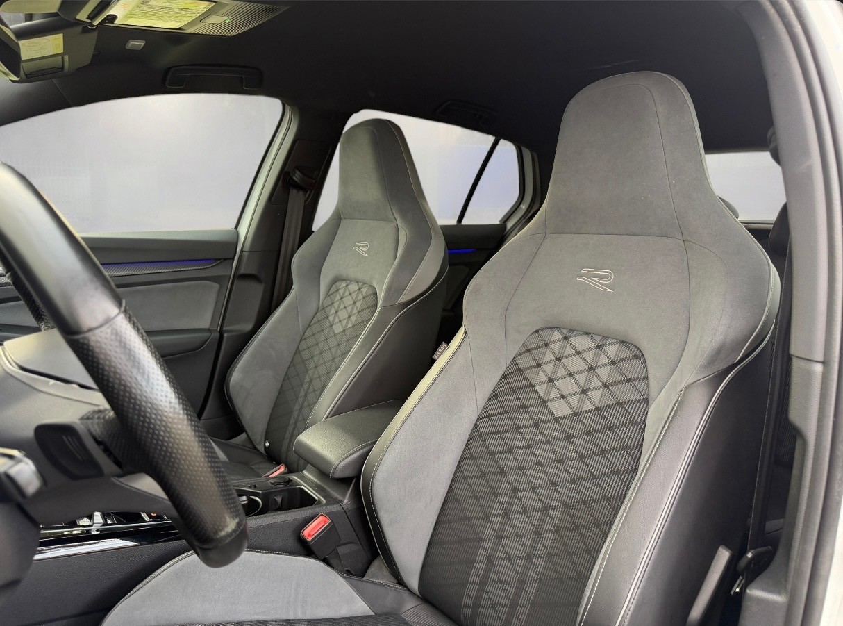 VW Golf 1.5 eTSI mHEV ACT R-Line DSG-image-19