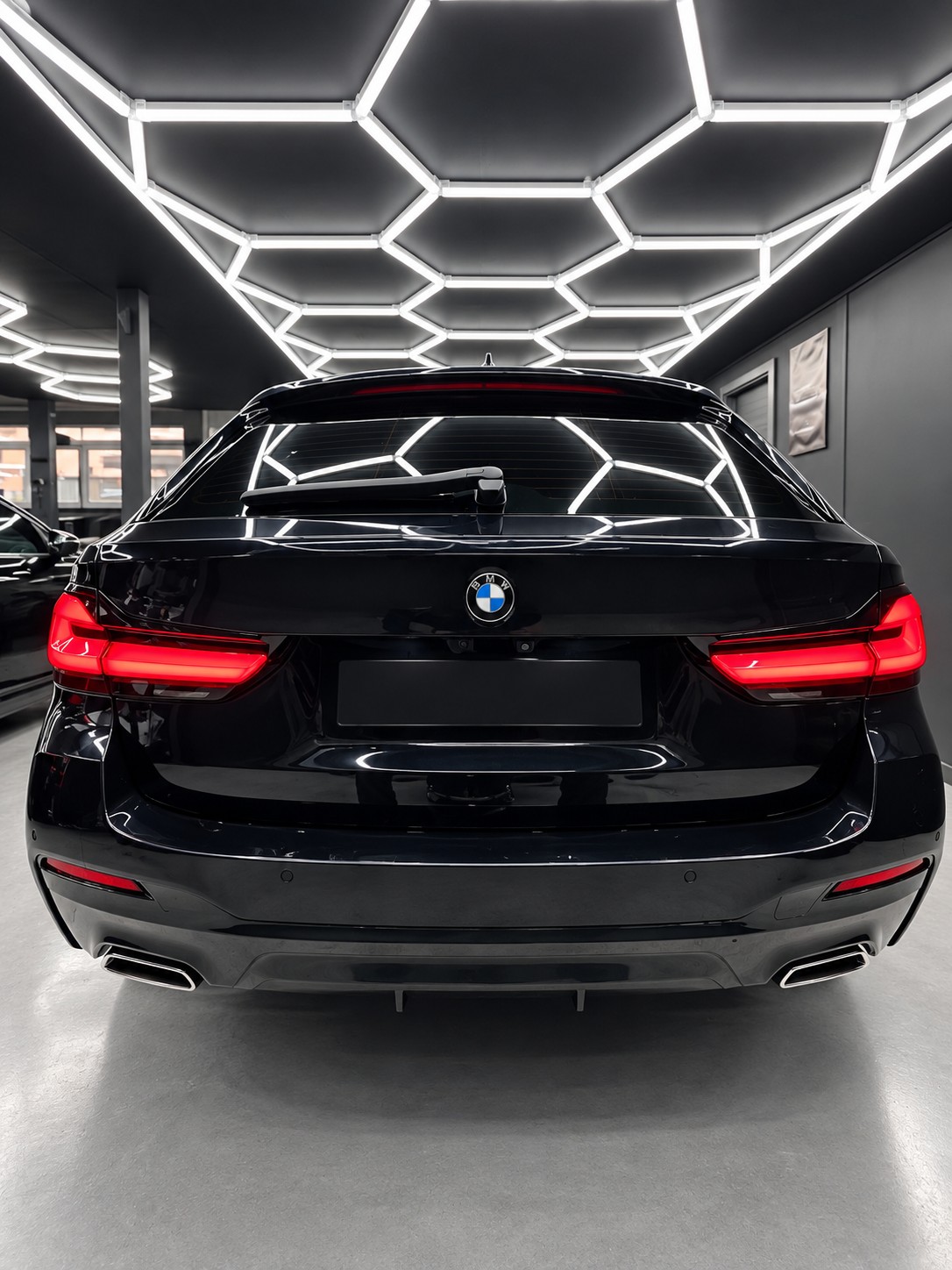 BMW 530e xDrive Touring M Sport Steptronic-image-4