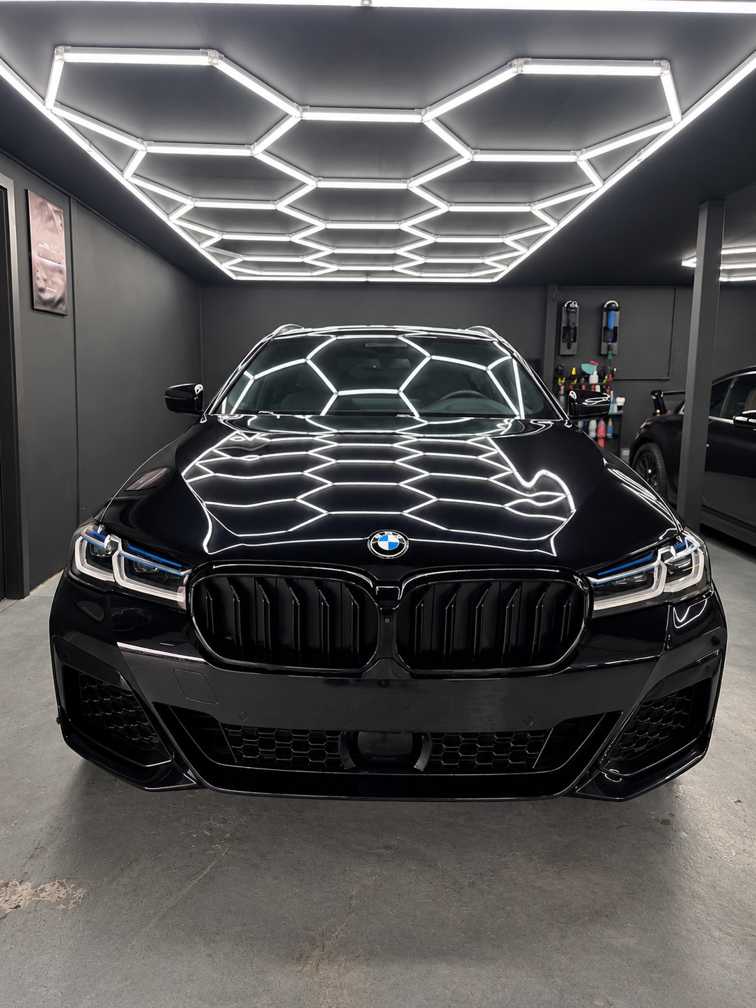 BMW 530e xDrive Touring M Sport Steptronic-image-1