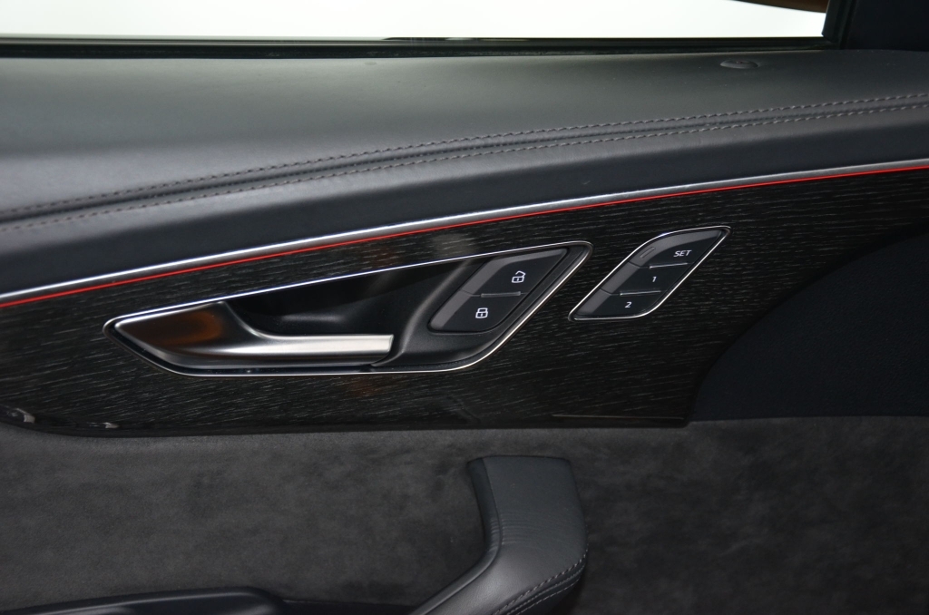 AUDI RSQ8 Quattro tiptronic-image-26