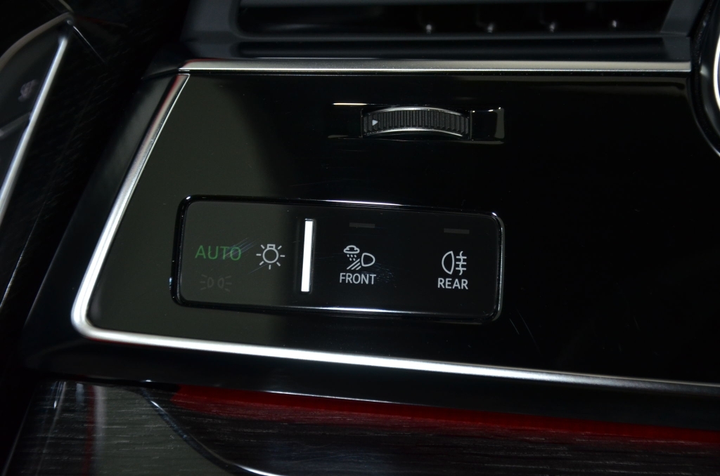 AUDI RSQ8 Quattro tiptronic-image-23