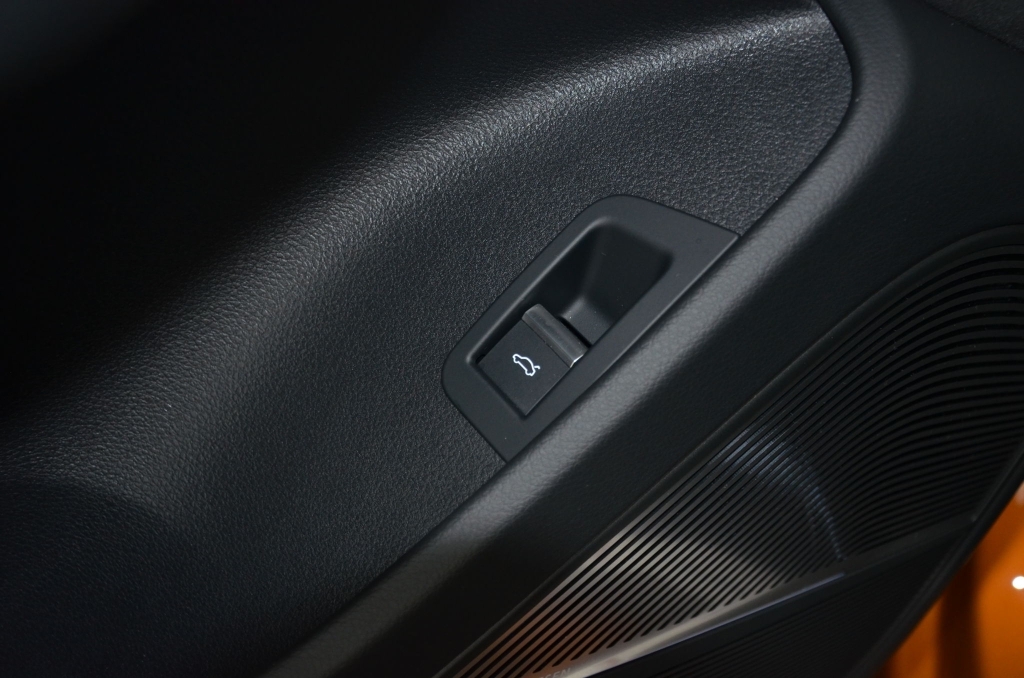 AUDI RSQ8 Quattro tiptronic-image-28