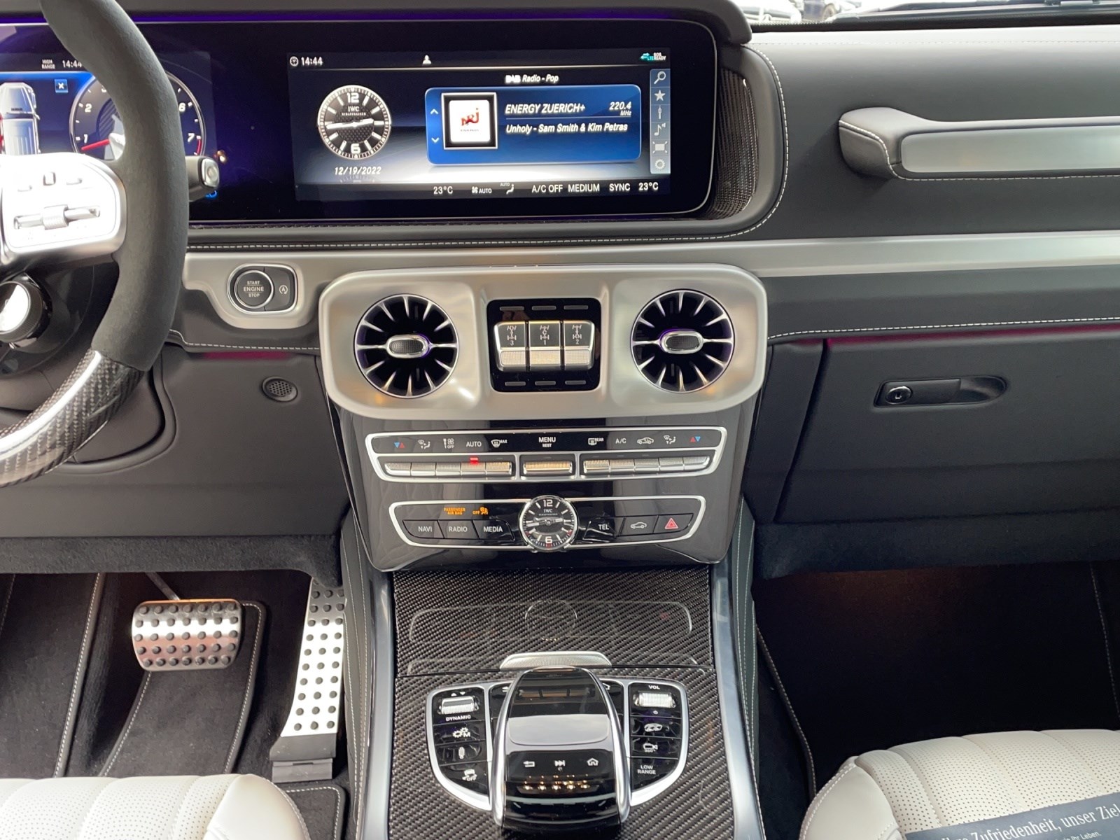 MERCEDES-BENZ G 63 AMG 4x4 hoch 2 *hyazinthrot magno*-image-14