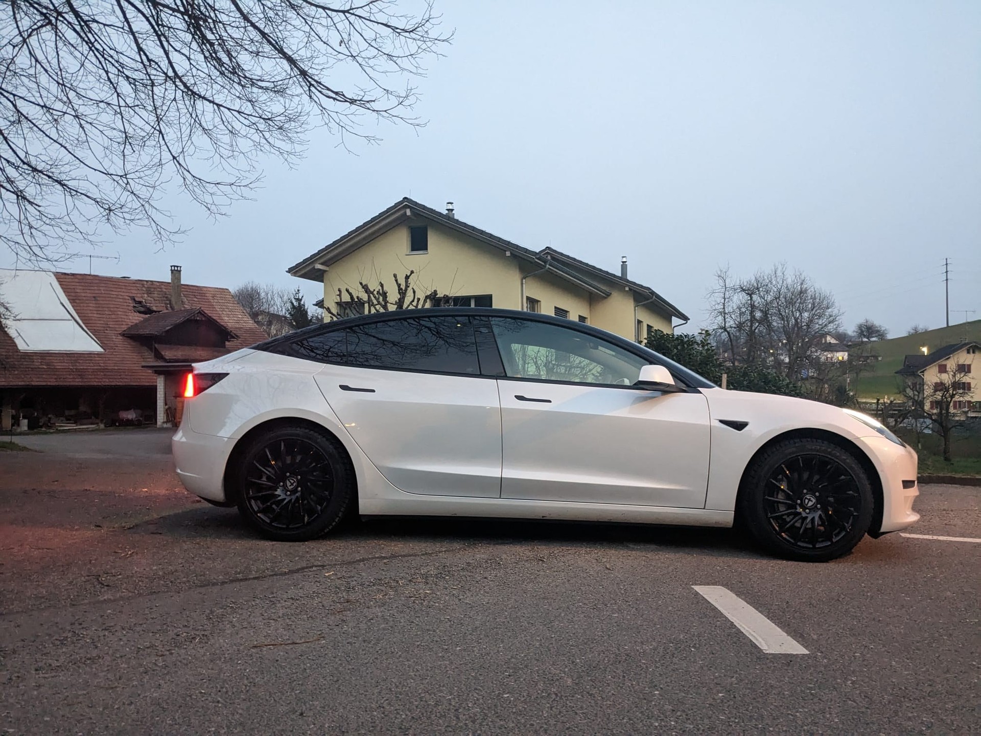 TESLA Model 3 Long Range Dual Motor AWD-image-2