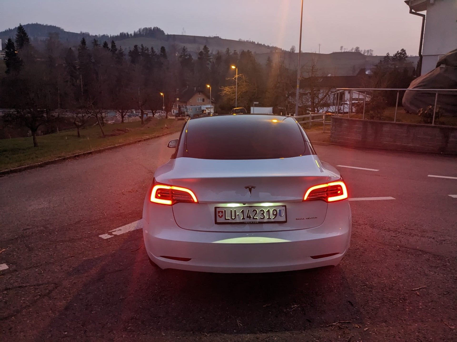TESLA Model 3 Long Range Dual Motor AWD-image-4