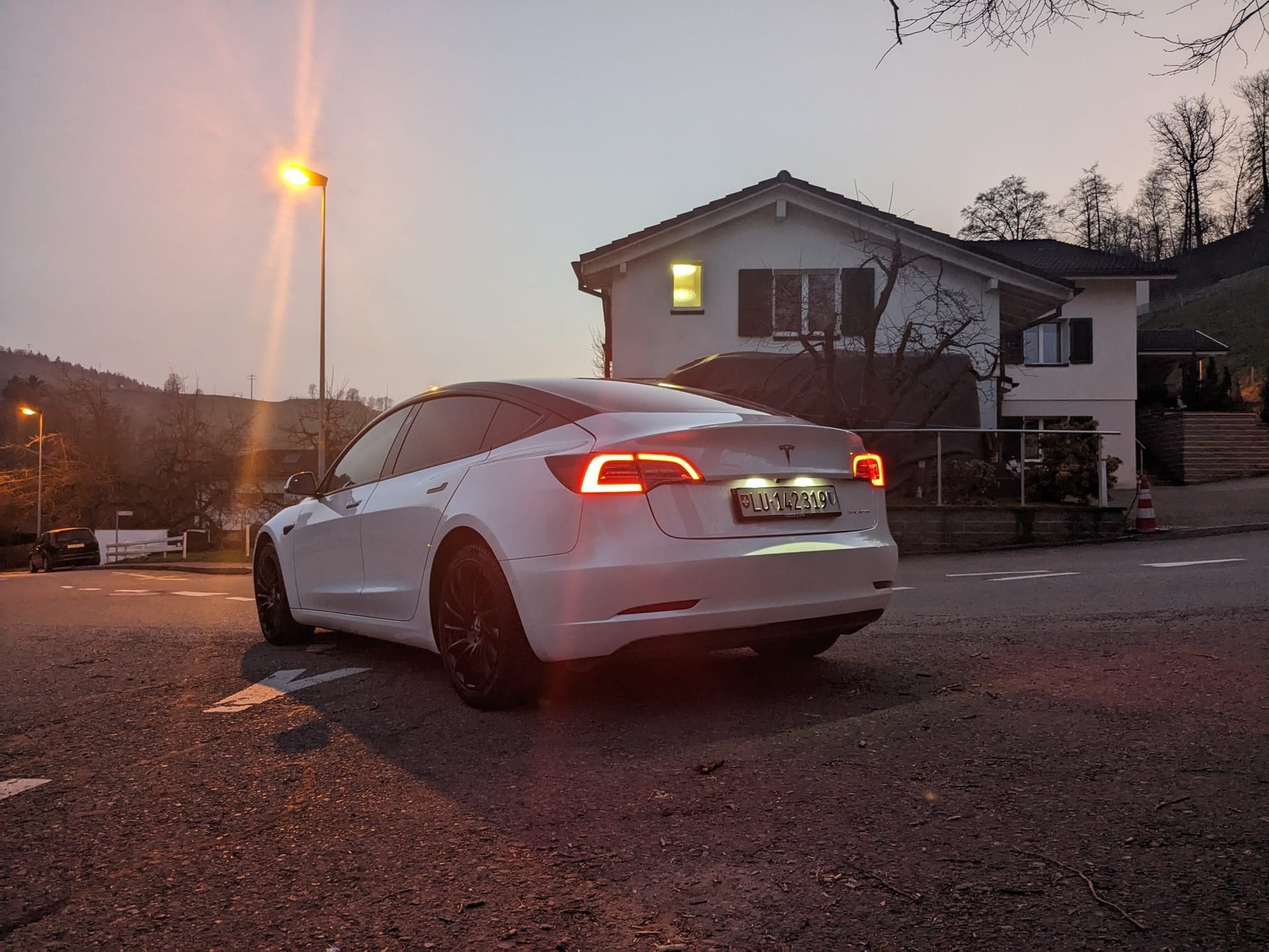 TESLA Model 3 Long Range Dual Motor AWD-image-8