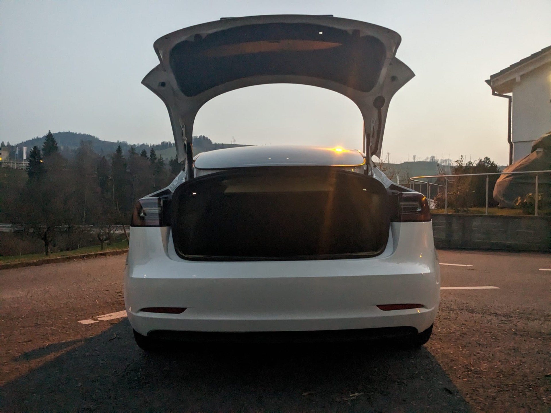 TESLA Model 3 Long Range Dual Motor AWD-image-16