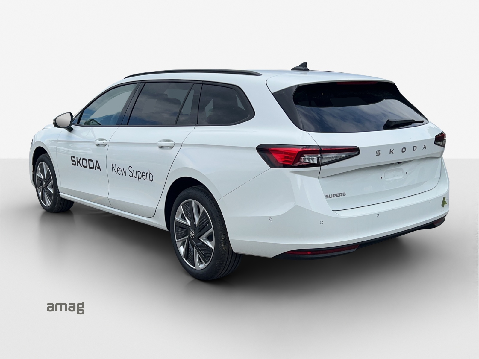 SKODA Superb Combi 2.0 TDi Selection DSG-image-2